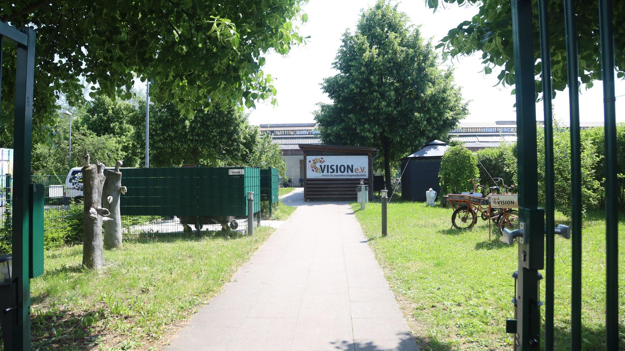 Der Vision-Verein für innovative Drogenselbsthilfe betreibt in Kalk einen Ort, an dem Süchtige mit Crack dealen können. Das Projekt an der Neuerburgstraße ist umstritten.