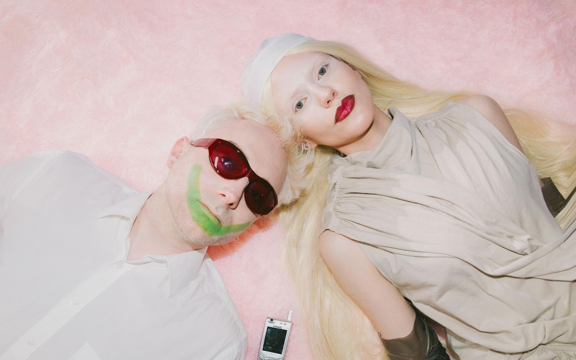 Gwen Dolyn und Steffen Israel bilden das Duo Tränen. Mit „Leben in einer Katze“ wurde gerade ein neues Album angekündigt. (Bild: Stefanie Schmid RIncon)