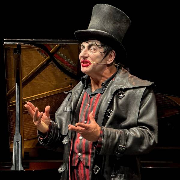 Patrick Hellenbrand spielt den Direktor aus dem Musical „Shockheaded Peter“.