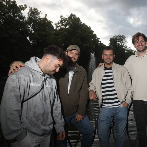 Veedelsspaziergang mit den fünf Jungs von Malle Anja, die zu Ballermann-Stars geworden sind.