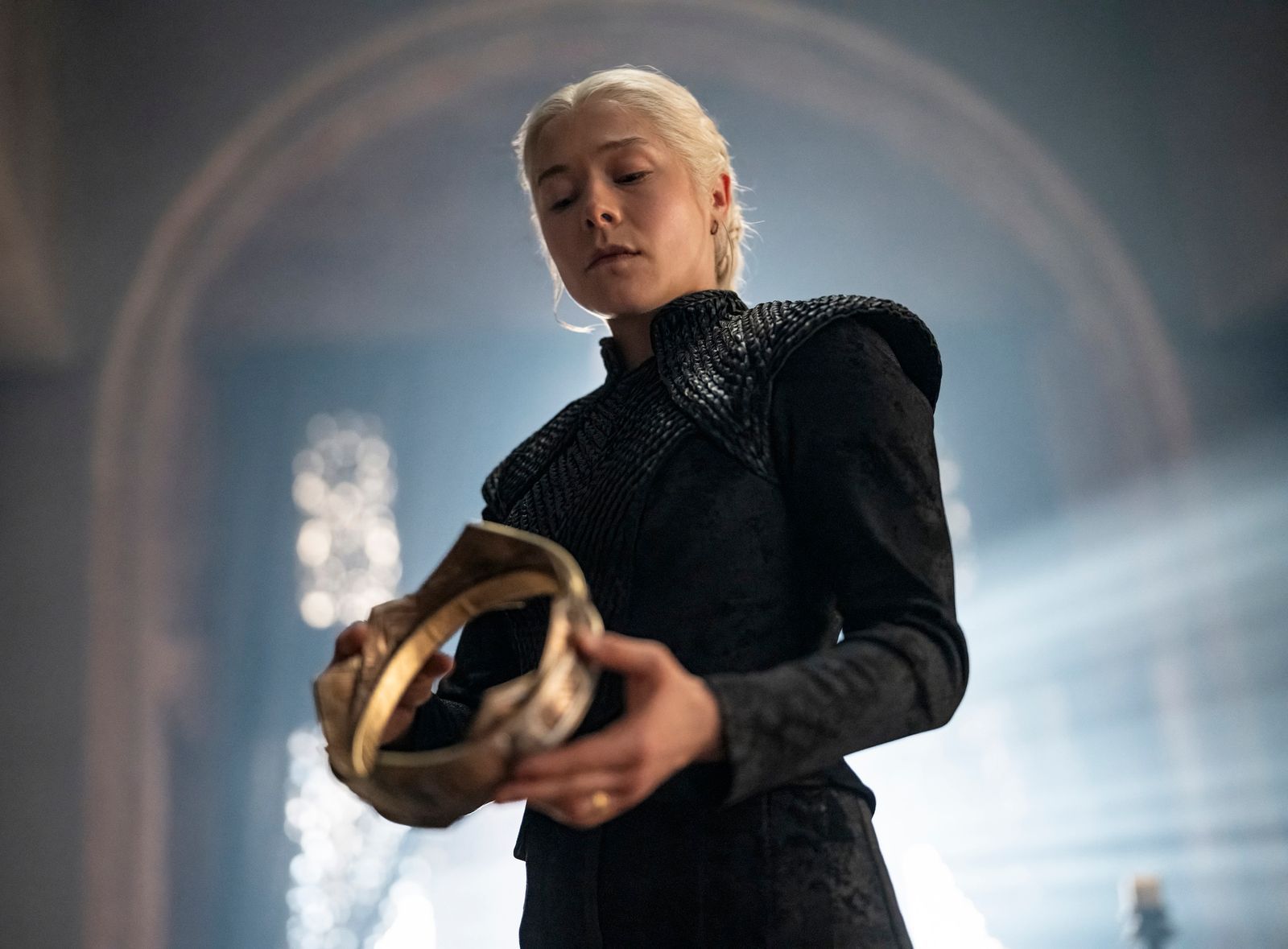 Königin Rhaenyra (Emma D'Arcy) wird in der dritten Staffel von „House of the Dragon“ von einer Frau, die lange gezögert hat, zu einer Herrscherin. (Bild: HBO MAX)