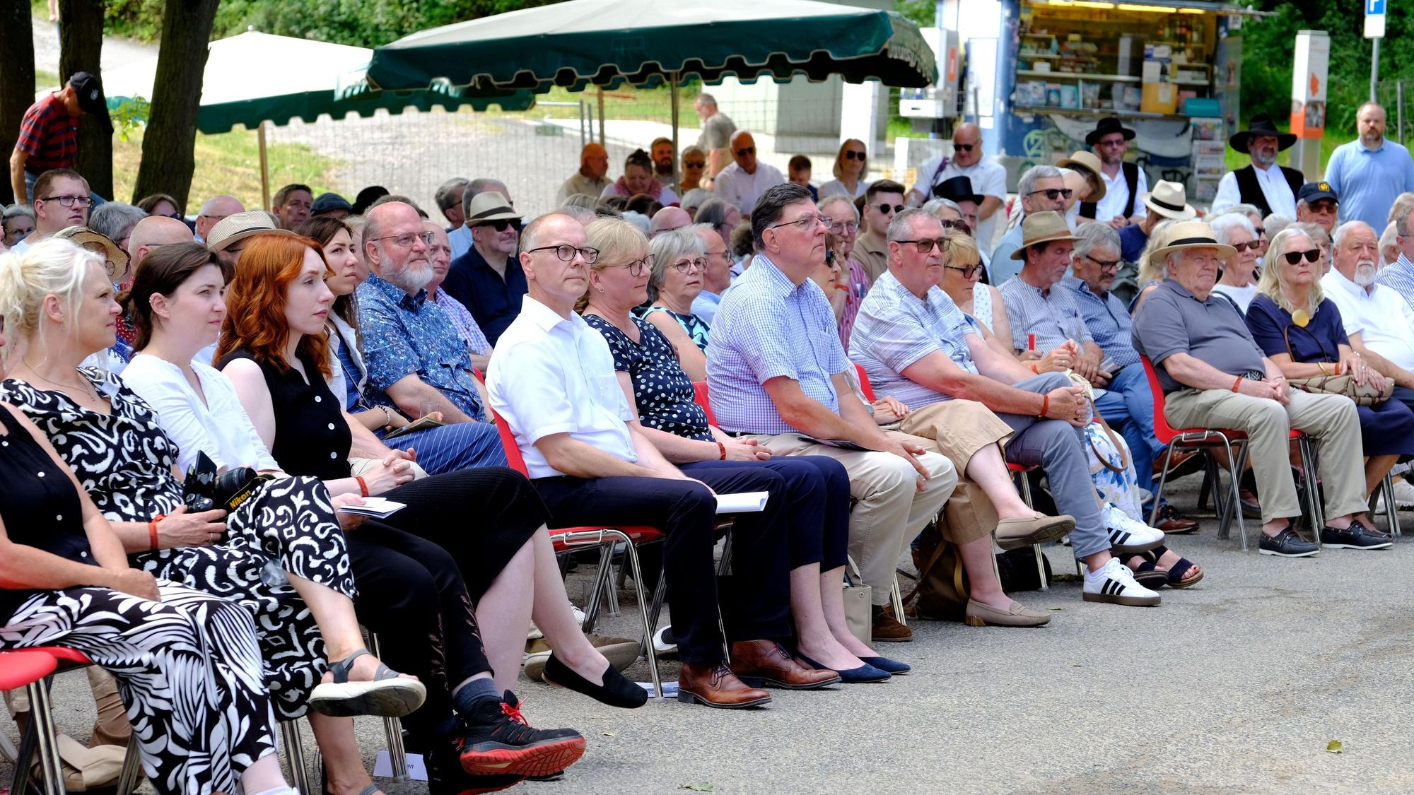 Richtfest für den Bahnhof aus Walporzheim im Freilichtmuseum Kommern mit 300 geladenen Gästen.
