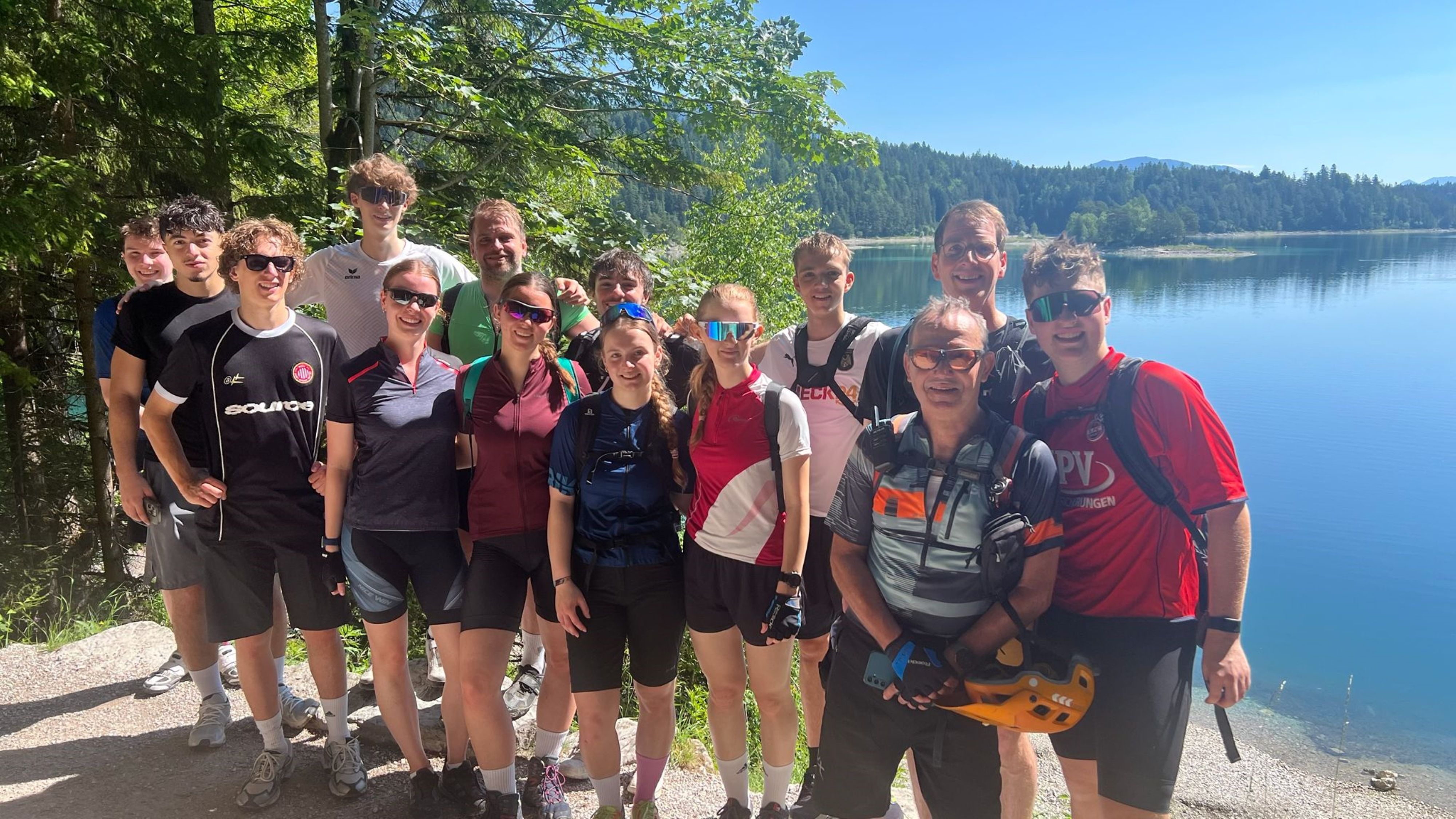 Die Gummersbacher Lindengymnasiasten überqueren die Alpen mit dem Fahrrad.