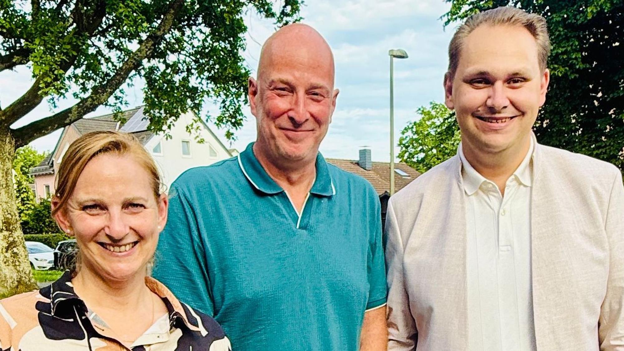 Vize Anja Koppen mit dem wiedergewählten SPD-Ortsvereinsvorsitzenden Wiegand Kreutz-Kuckelkorn und dem neuen weiteren Stellvertreter Julian Frohloff