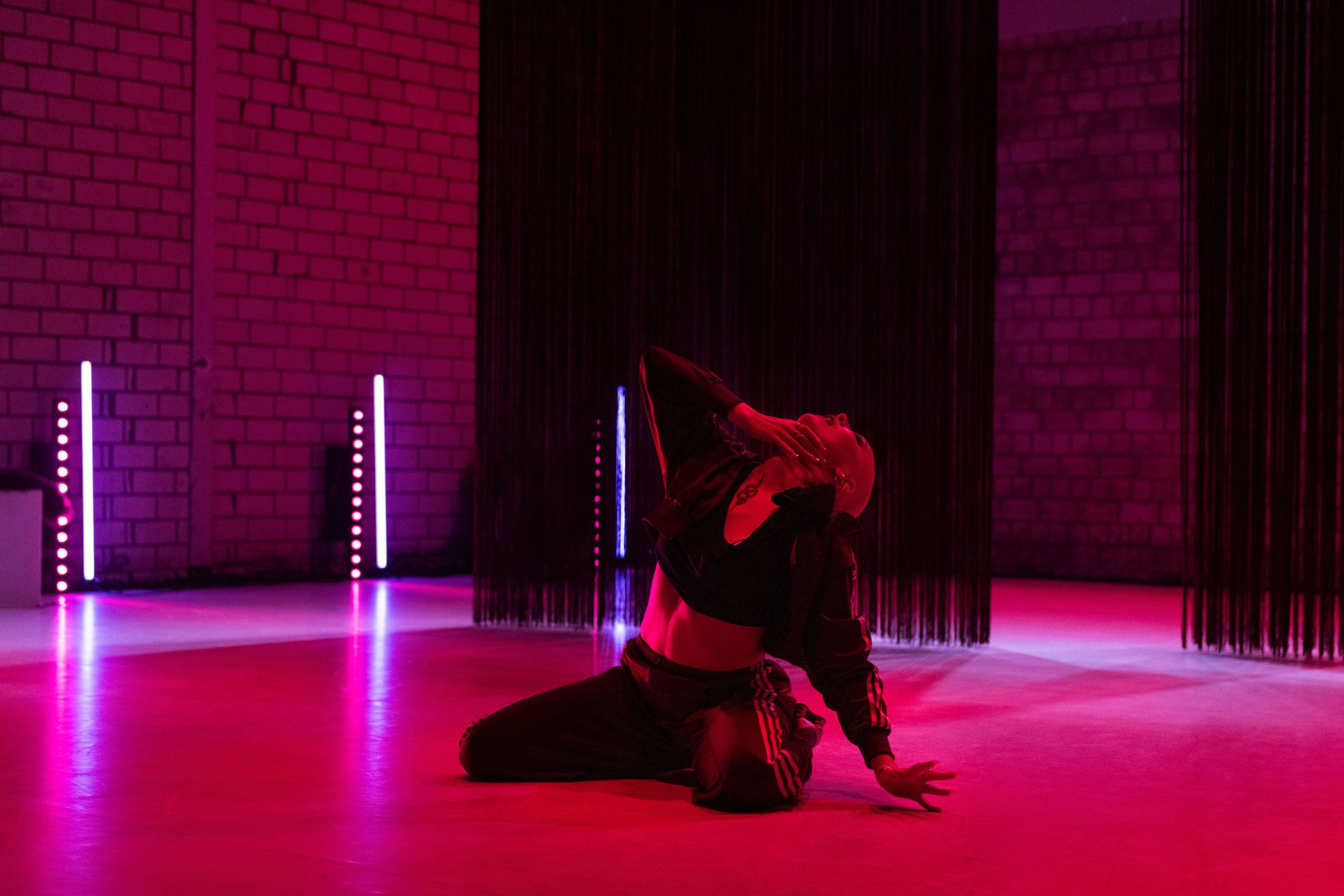 -Stripping-Bolero-in-K-ln-Der-Rei-verschluss-bleibt-zu
