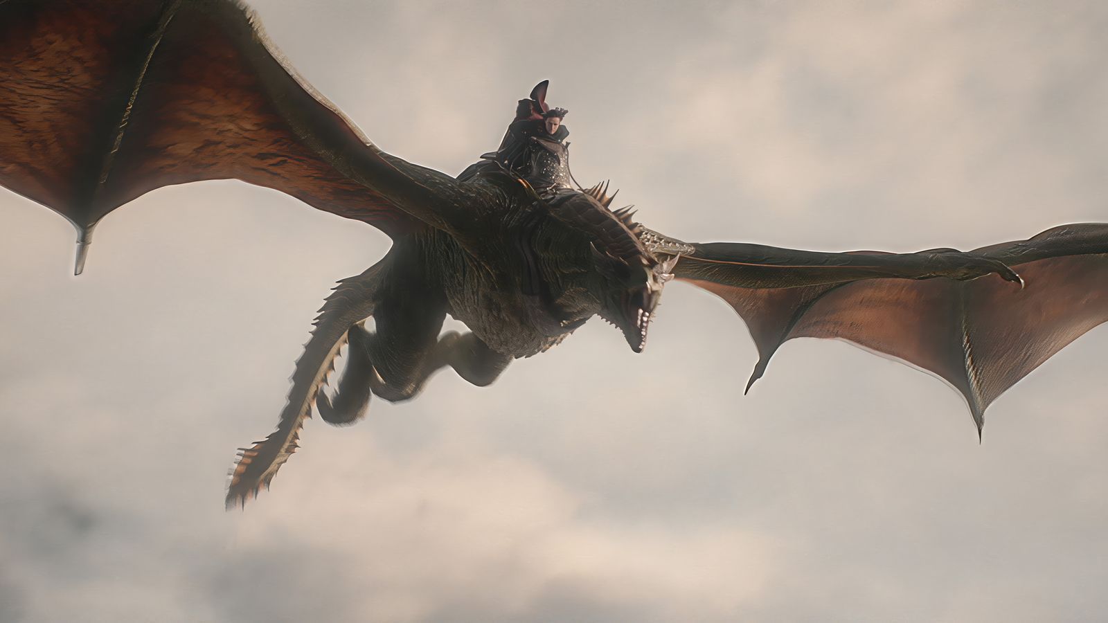 Rhaenyras Drache Syrax ist nach einer valyrischen Göttin benannt und ein einschüchterndes Biest.  (Bild: HBO / Sky WOW)