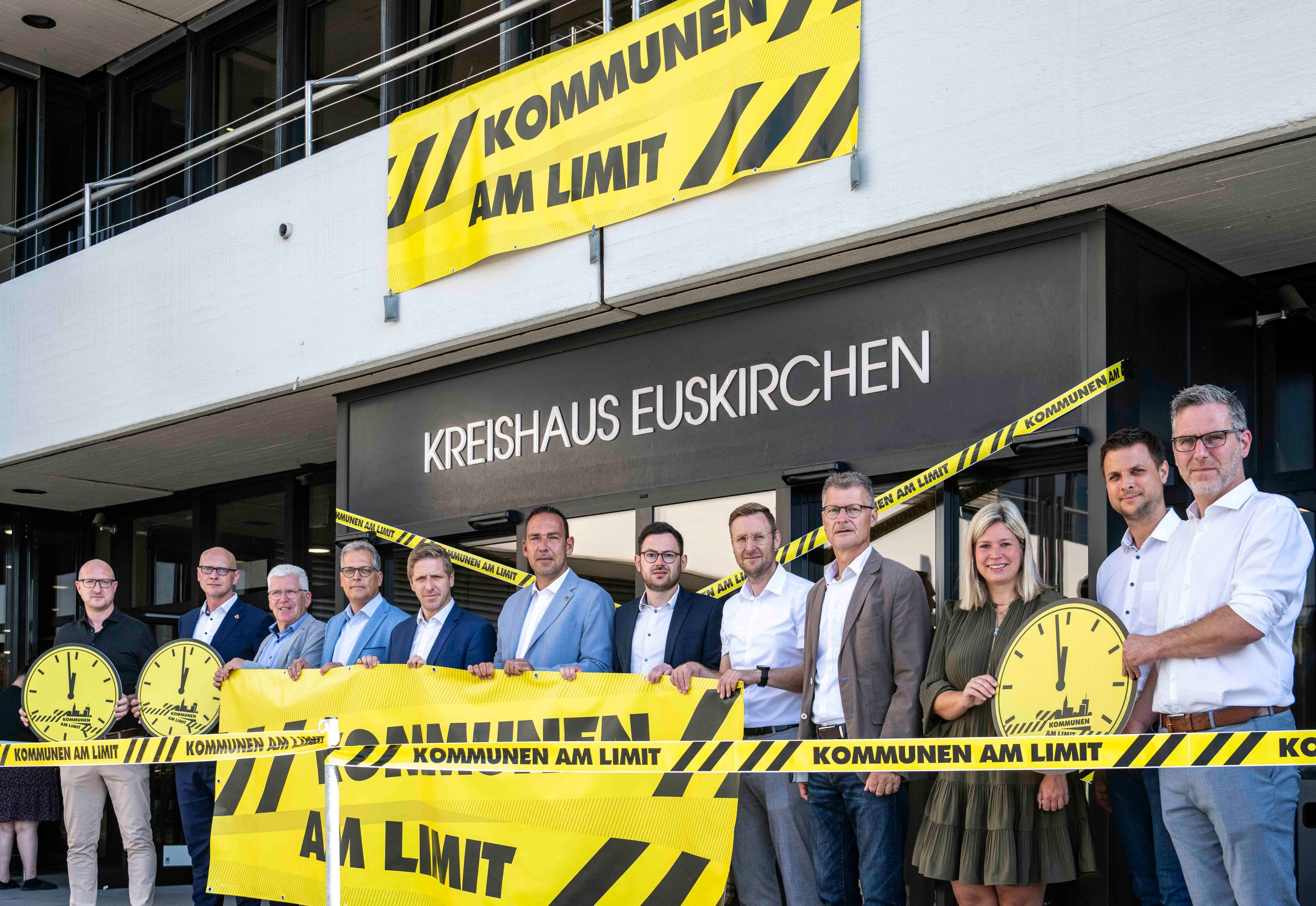 Kreishaus-abgesperrt-St-dte-Gemeinden-und-Landrat-f-rchten-um-Zukunft-des-Kreises-Euskirchen