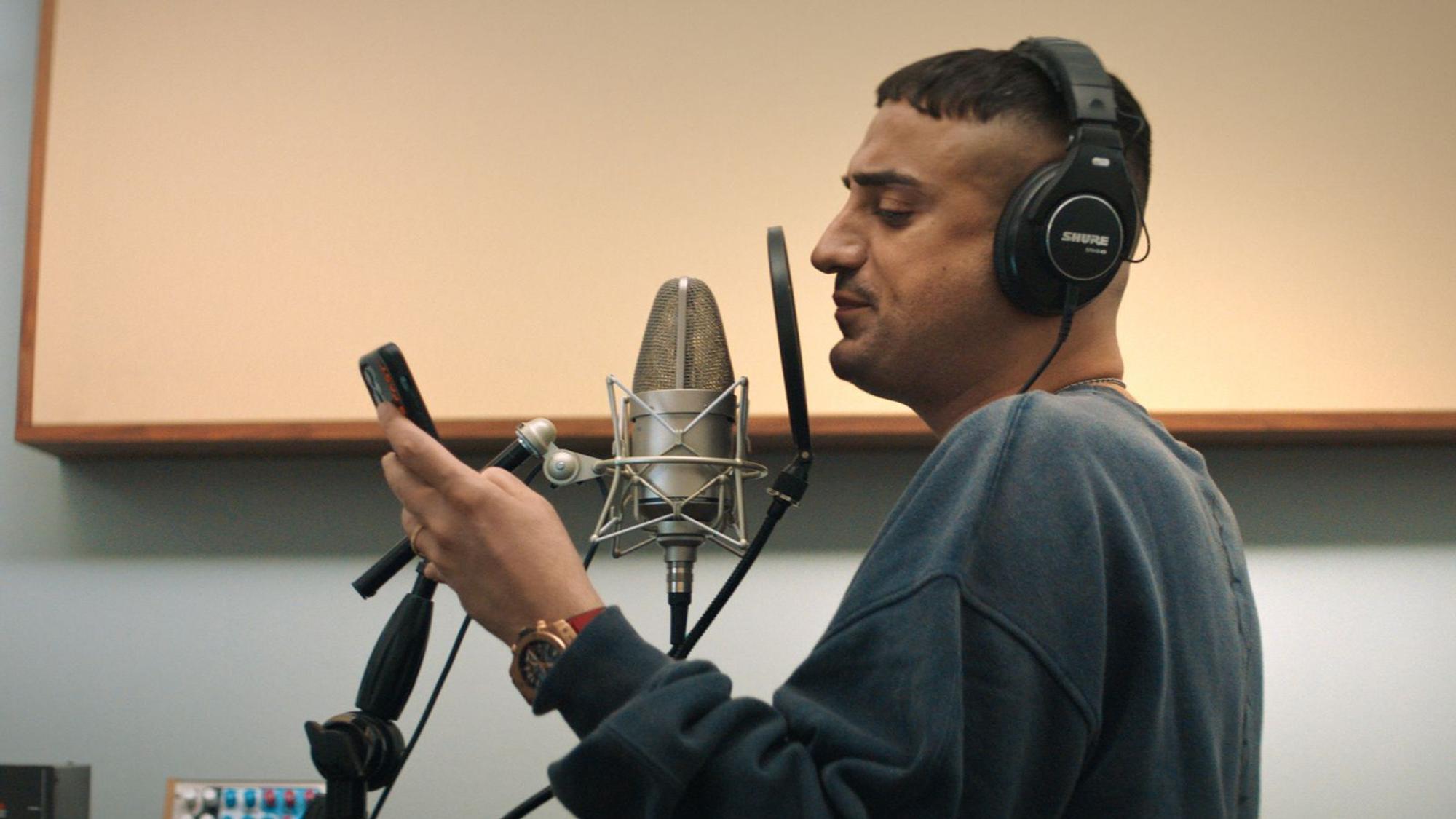 Die Netflix-Produktion „Babo - Die Haftbefehl-Story“ warf 2025 einen schonungslosen Blick auf die Karriere von Haftbefehl. Nun hat der Rapper eine Pause angekündigt. (Bild: Netflix)