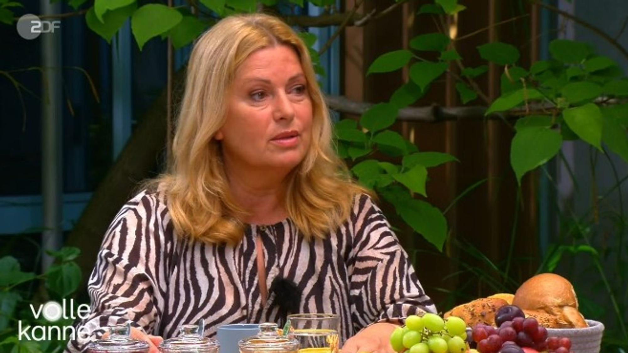Schauspielerin Karin Thaler hat im ZDF-Magazin „Volle Kanne“ von einem Drehtag berichtet, bei dem sie auf einen wilden Bären traf. (Bild: ZDF)
