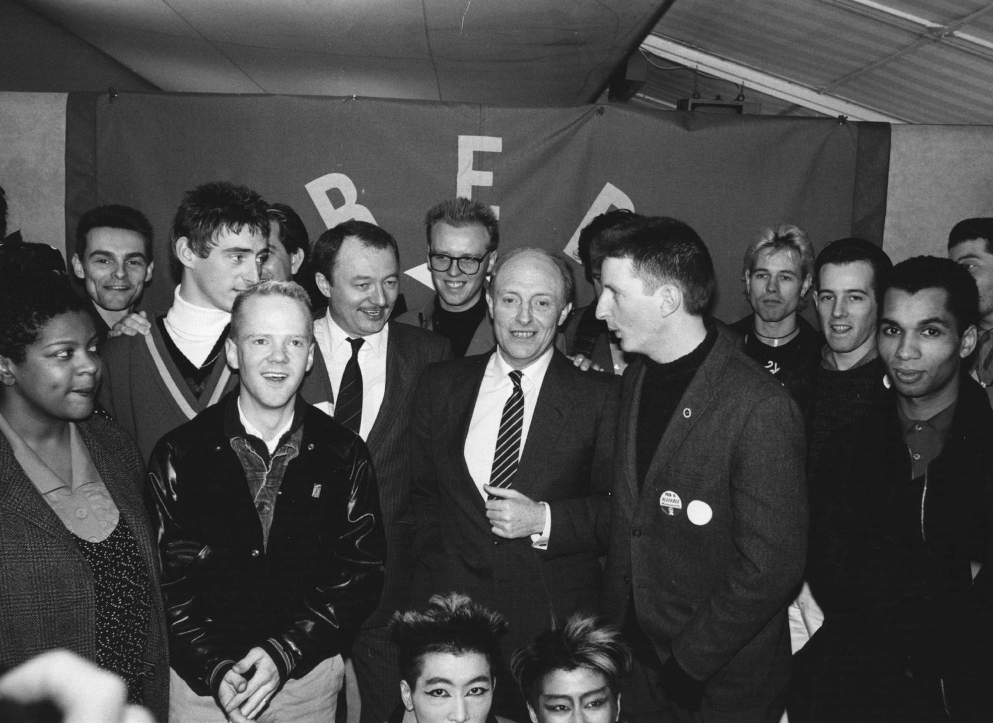 Seit jeher politisch engagiert: Jimmy Somerville (vierter von links) unterstützte in den 80er-Jahren die britische Labour Party. (Bild: Keystone/Getty Images)