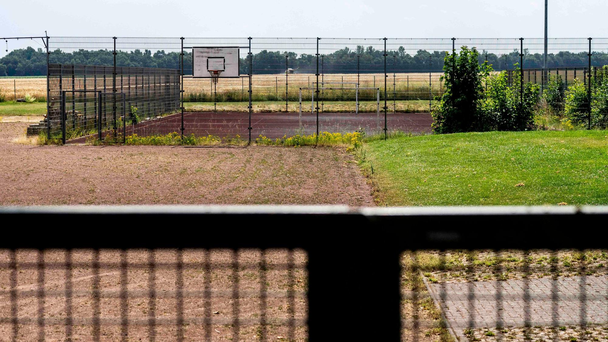 Das Bild zeigt einen Teil des Sportplatzes in Dom-Esch.