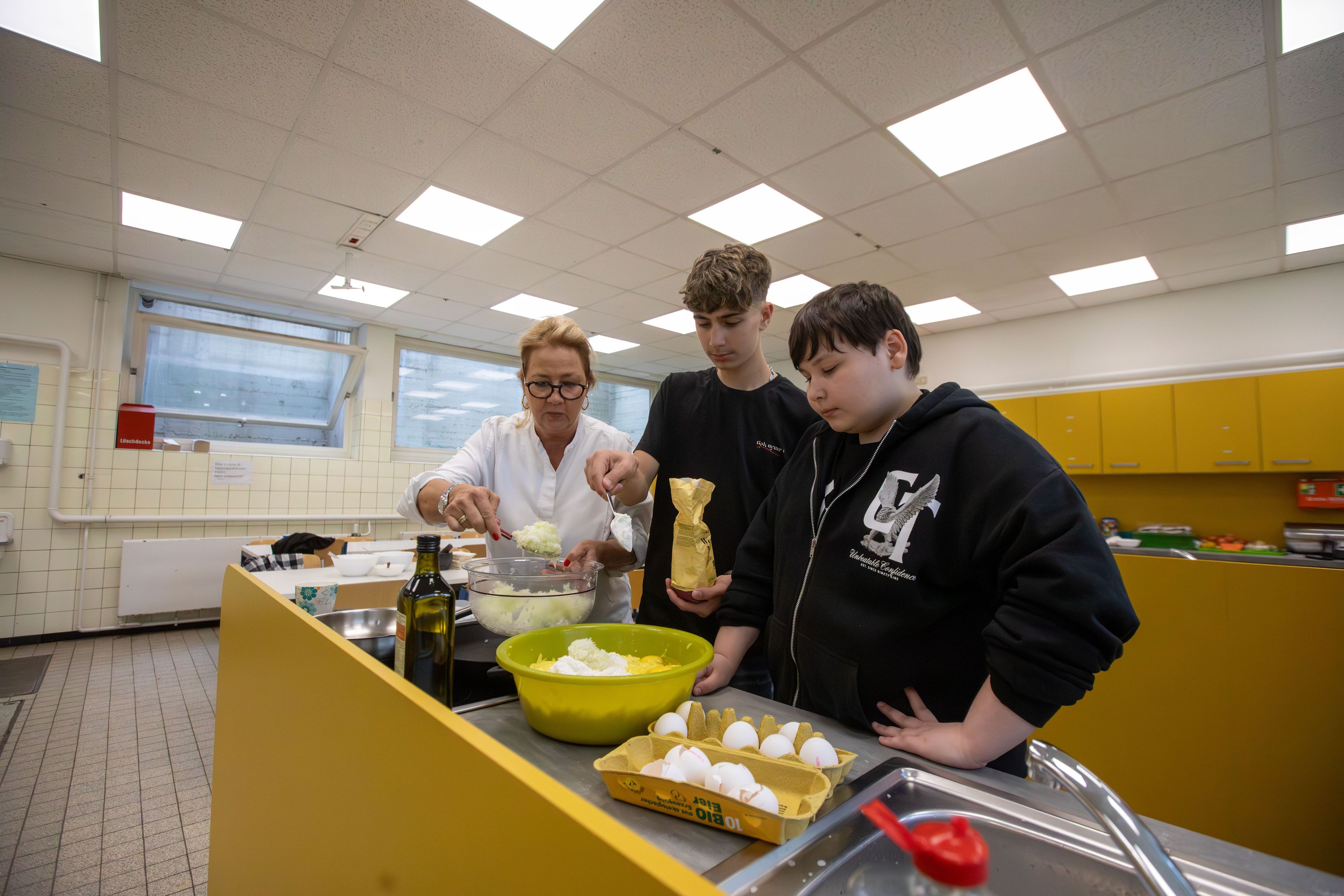Beim Projekt Grenzgänger der Kopernikus-Hauptschule gehört auch das gemeinsame Kochen dazu.