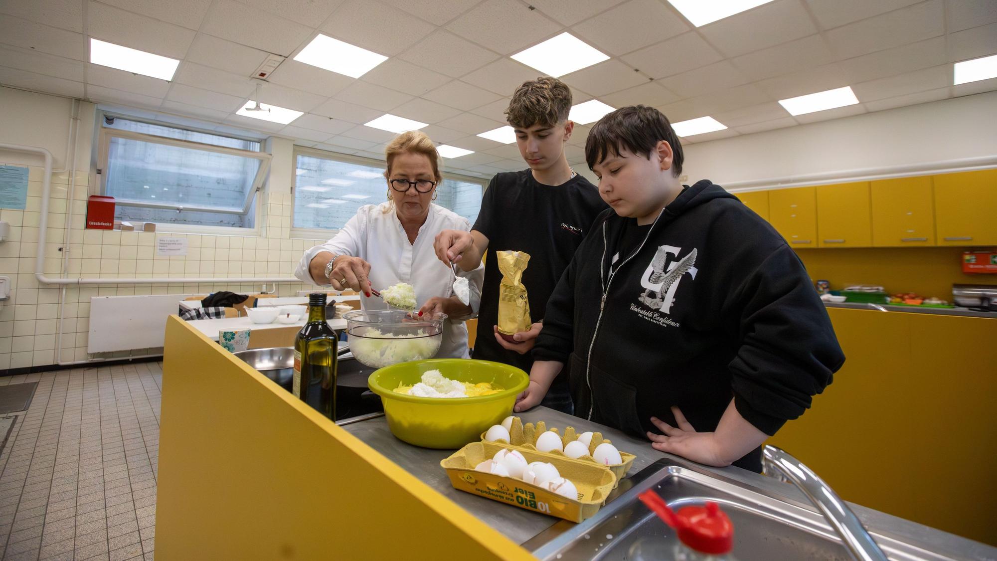 Beim Projekt Grenzgänger der Kopernikus-Hauptschule gehört auch das gemeinsame Kochen dazu.
