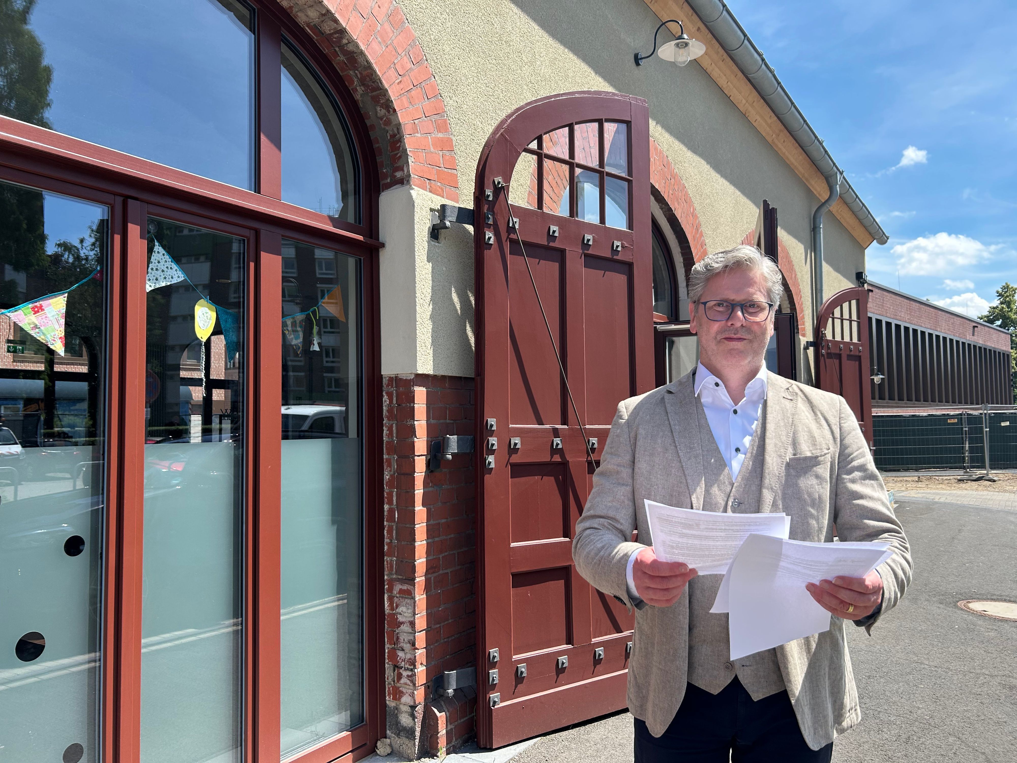 Superintendent Bernd-Ekkehart Scholten stellte bei einem Pressegespräch in der Alten Feuerwache in Wiesdorf vor, was bei der bei der 127. Kreissynode am Wochenende Thema war