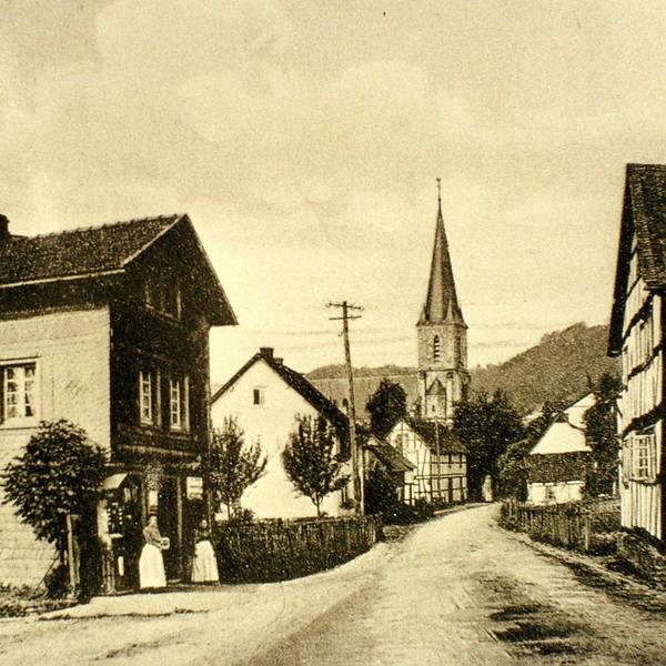 125 Jahre Bürger- und Verschönderungsverein Herchen
Die ländliche Idylle gefiel den Reichen und Schönen um den Düsseldorfer Malkasten. Für sie entstanden vorzeigbare Villen, die heute noch das Ortsbild prägen.