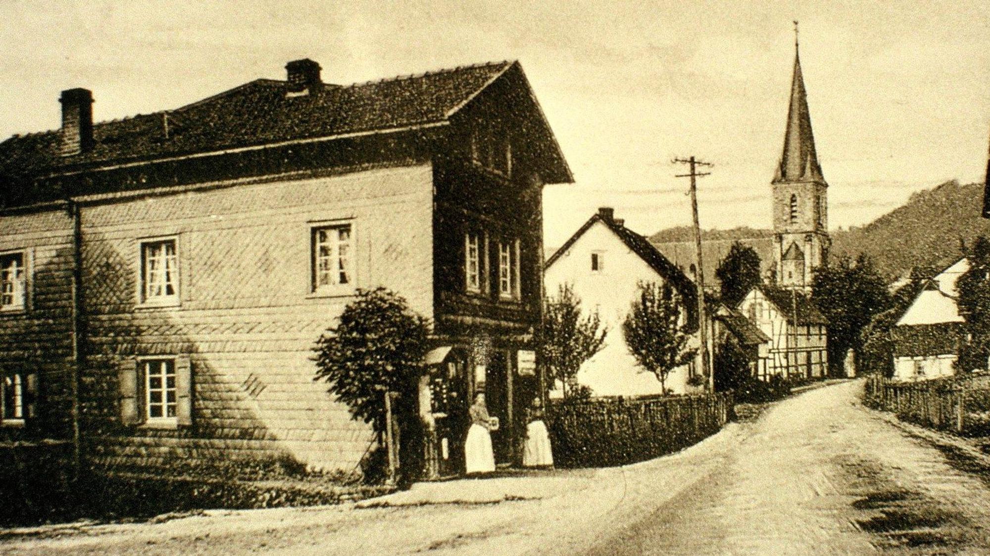 125 Jahre Bürger- und Verschönderungsverein Herchen
Die ländliche Idylle gefiel den Reichen und Schönen um den Düsseldorfer Malkasten. Für sie entstanden vorzeigbare Villen, die heute noch das Ortsbild prägen.