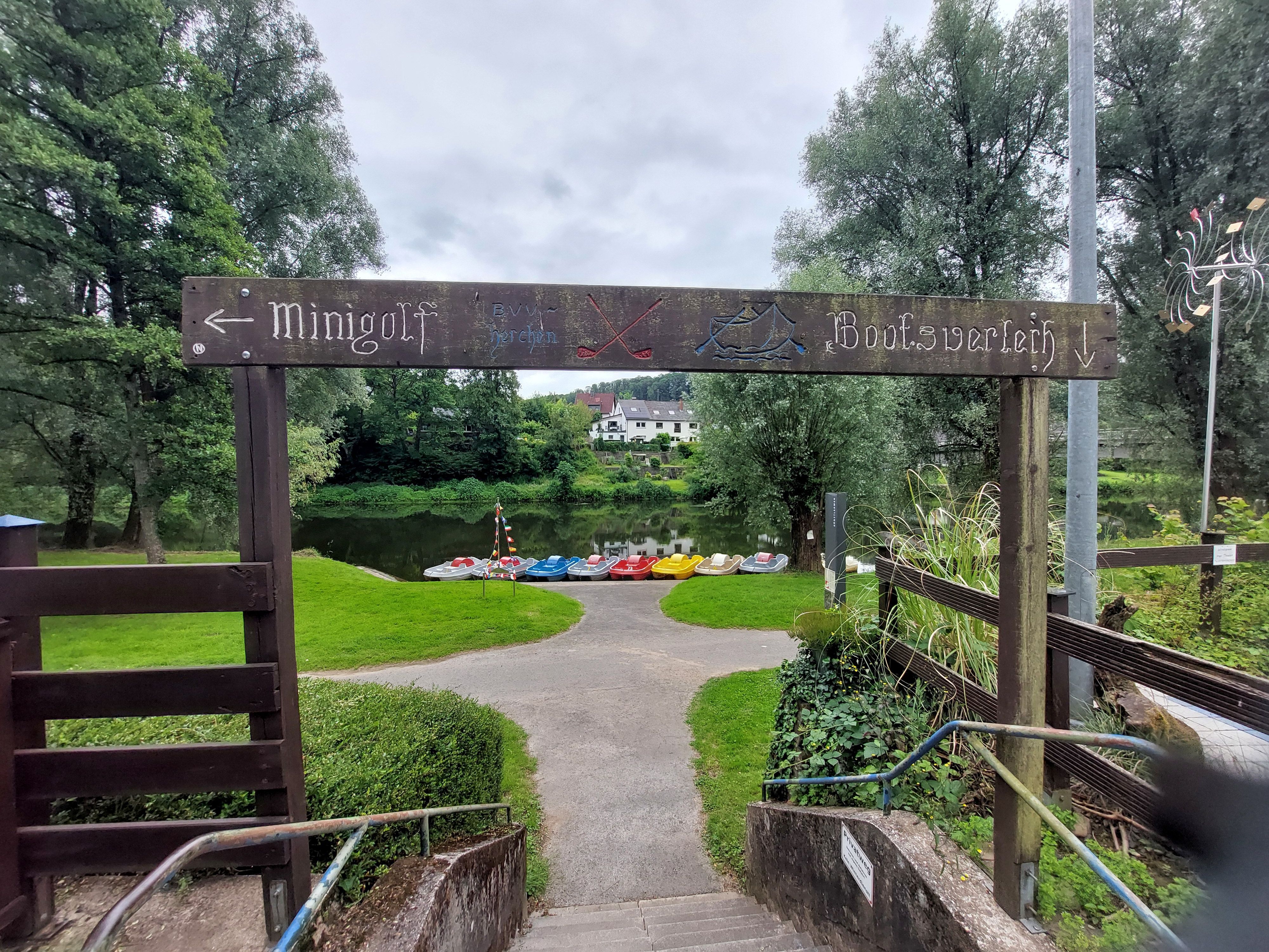 Die Minigolfanlage und der Tretbootverleih werden vom BVV betrieben.