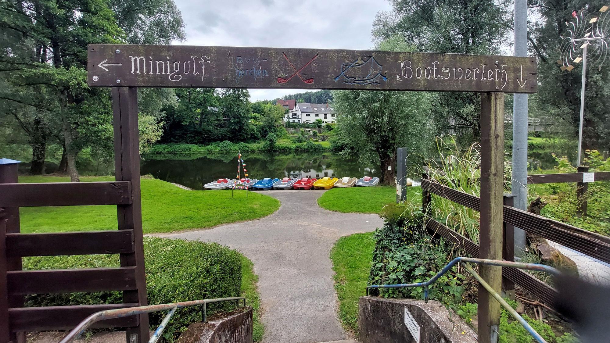 Die Minigolfanlage und der Tretbootverleih werden vom BVV betrieben.