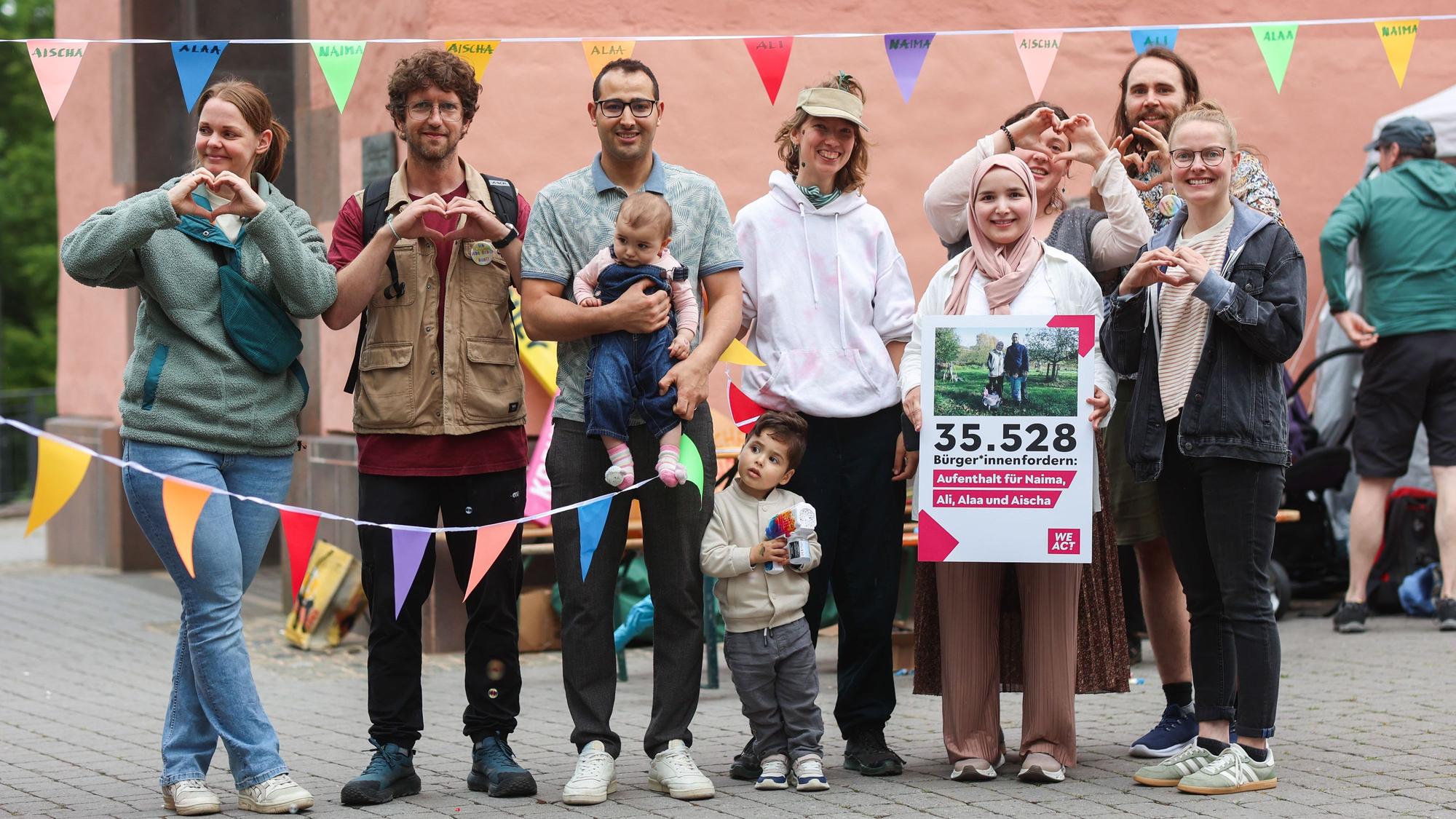 Kundgebung für die Mucher Familie am 6. Juni, organisiert vom Unterstützerkreis um Amayi Breuer.