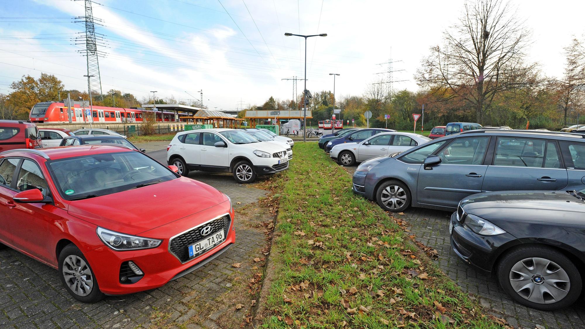 Bahnhof Rheindorf Auto- und Fahrradparkplätze
Foto: Britta Berg