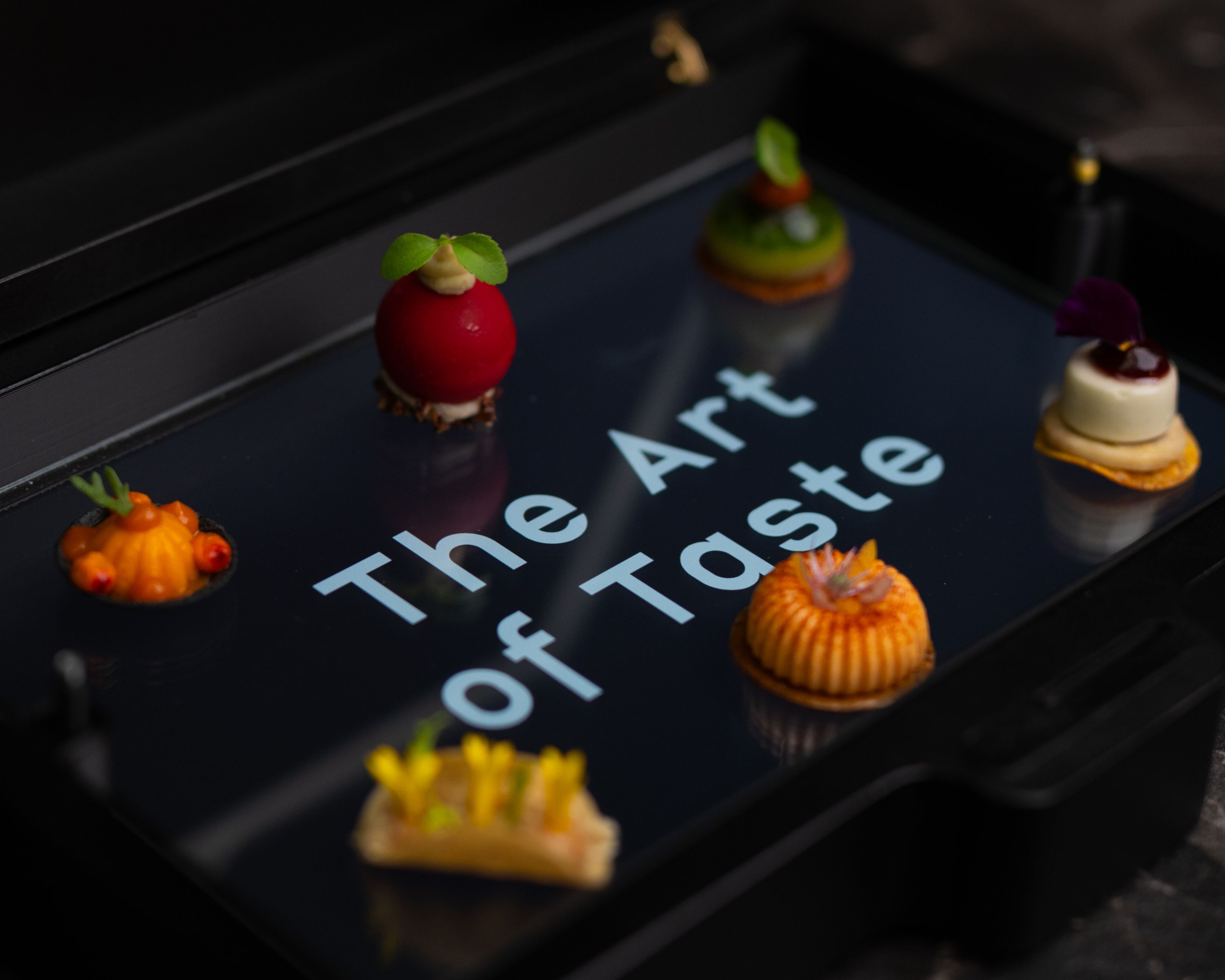 Die sechs Appetizer werden im Ox & Klee in einer halb digitalisierten Box serviert.