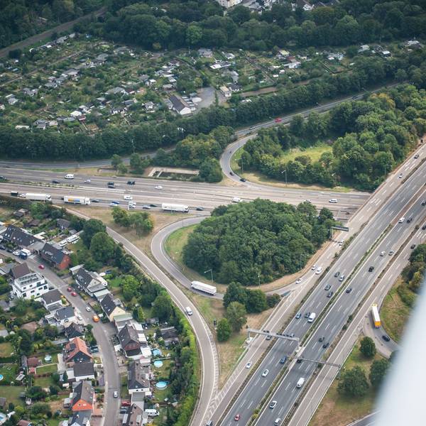 Autobahnkreuz leverkusen, A1, A3, Kleingartenverein bernshecke. Foto: Ralf Krieger