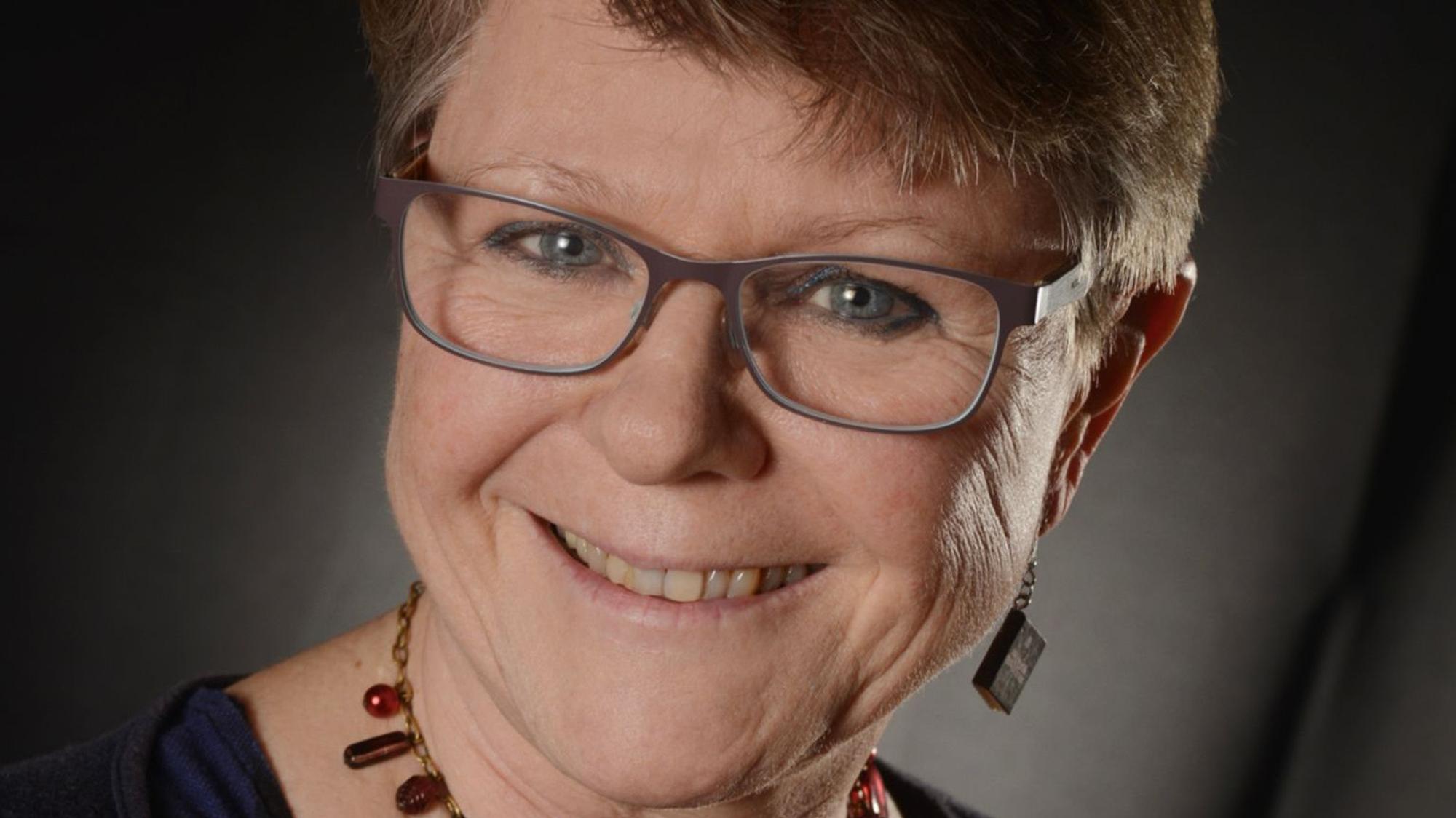 Die Leverkusener Autorin Regina Schleheck freut sich über eine weitere Auszeichnung.