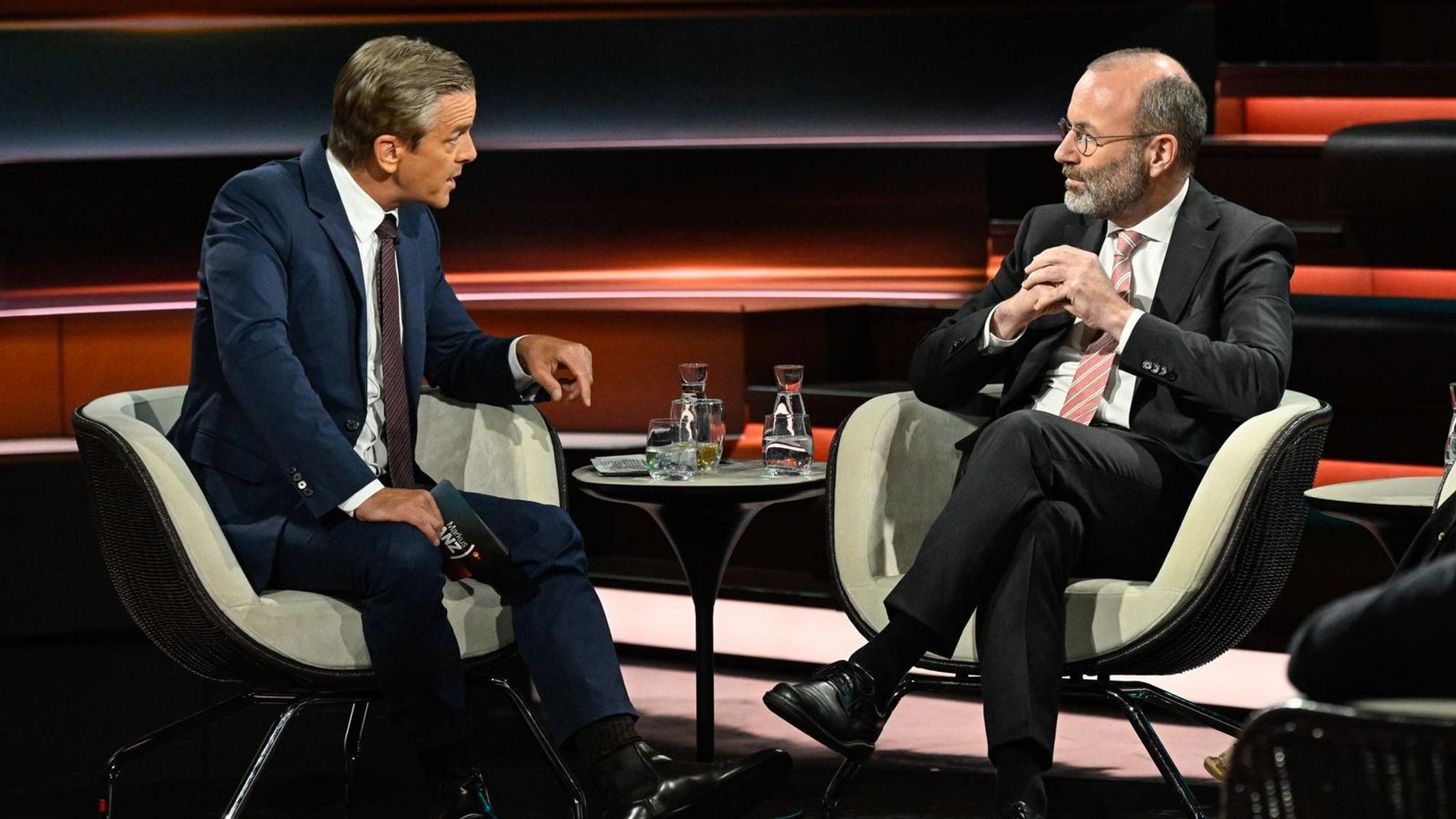 Im Gespräch mit Markus Lanz reagierte CSU-Vize Manfred Weber schwammig, als es um Kritik an Markus Lanz ging. (Bild: ZDF / Markus Hertrich)