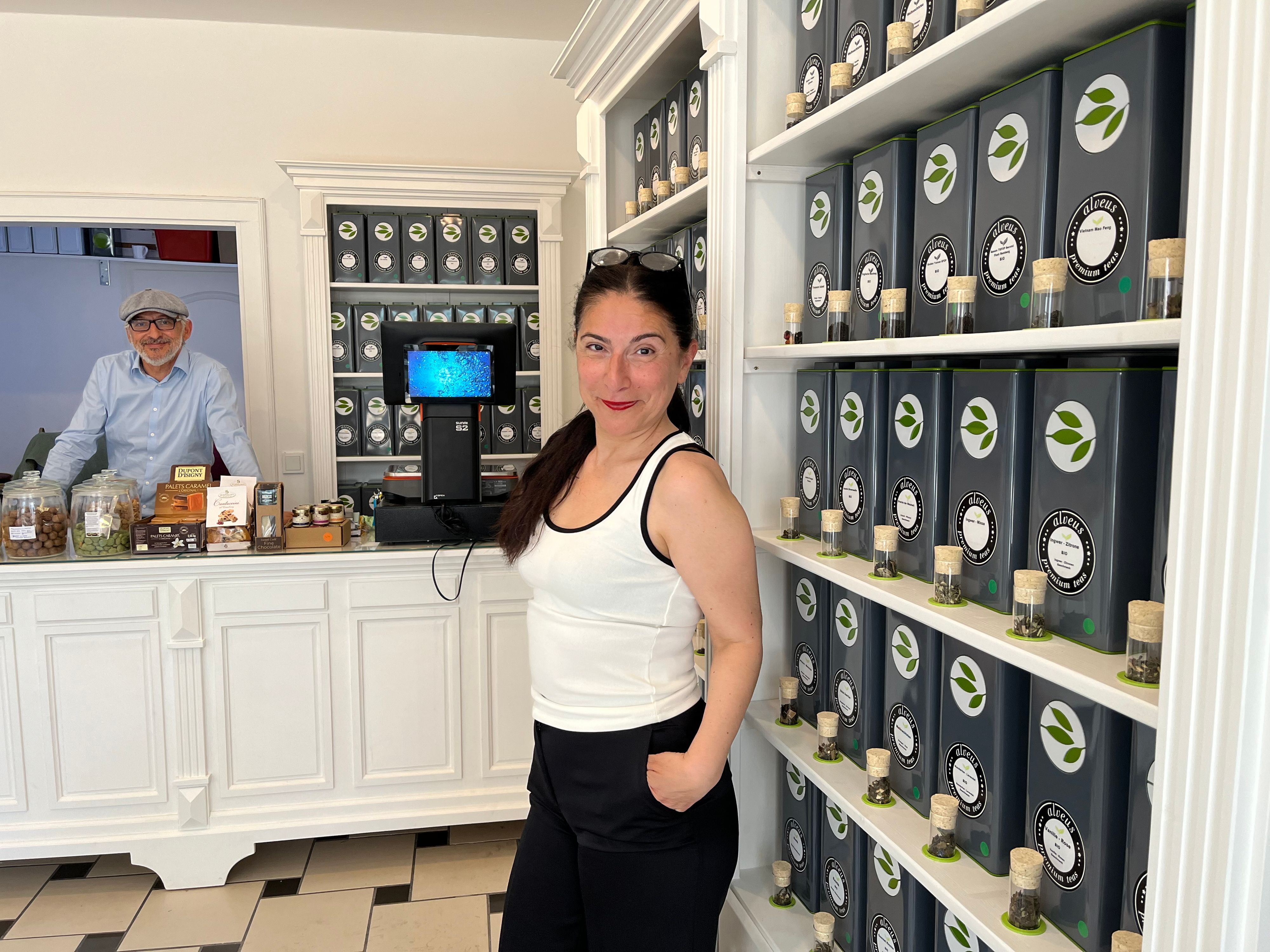 Yildiz, genannt Stella, und Ali Caglayan im neuen Schlebuscher Laden „Tea Magic & Gifts“