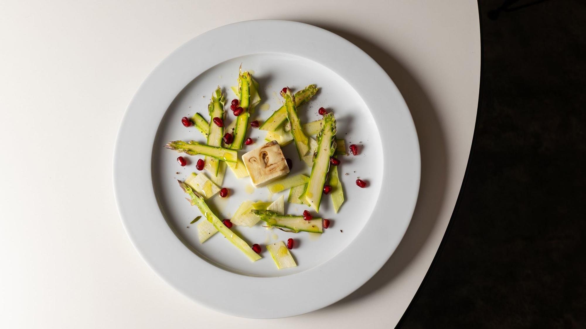 Spargelsalat mit Frozen Balsamico-Dressing