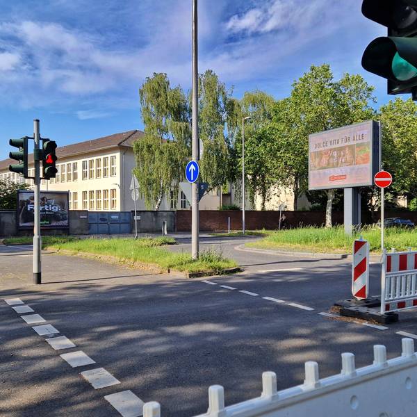 Die Ampel auf dem Raderberggürtel zwischen dem Neubaugebiet „Die Welle“ und der Grundschule Annastraße