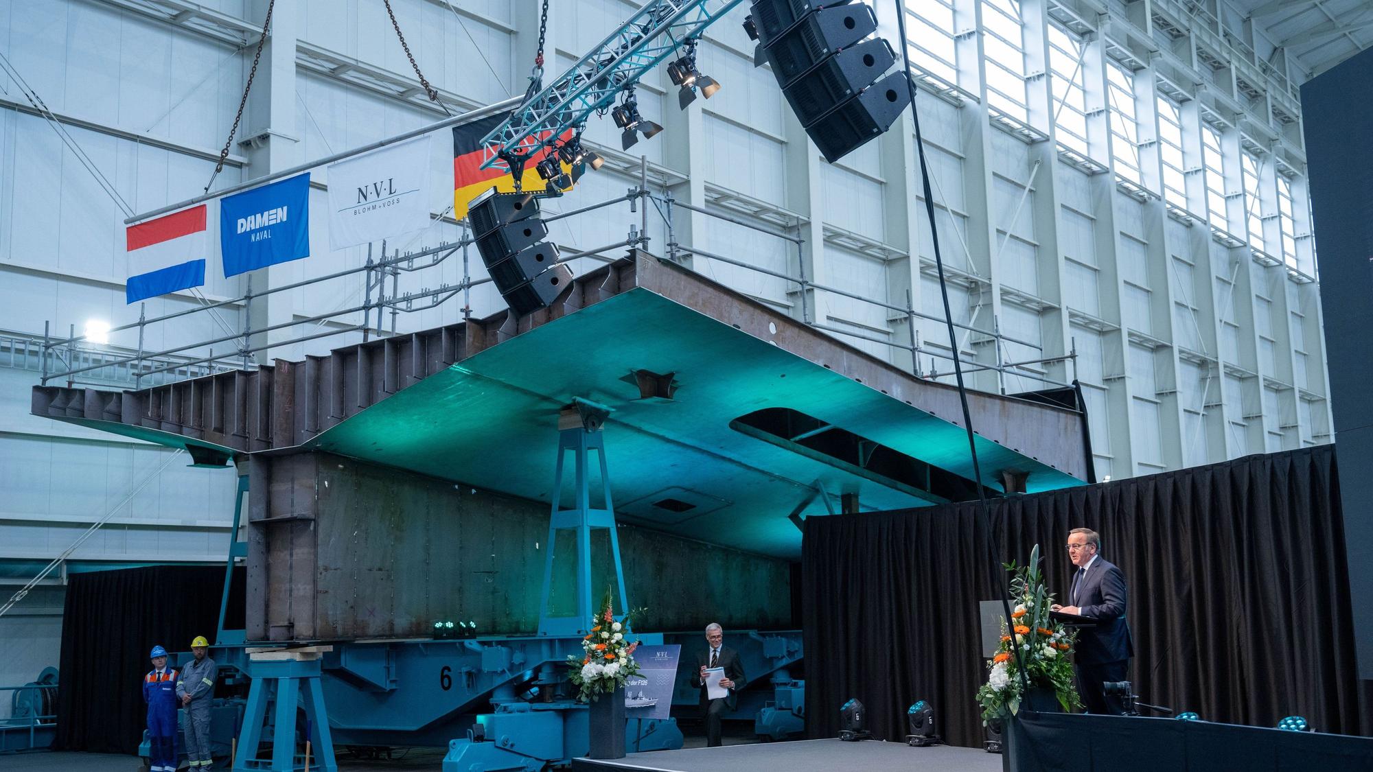 Boris Pistorius (SPD), Bundesverteidigungsminister, spricht zur Kiellegung der Fregatte F126 „Niedersachsen“ auf der Peene-Werft.