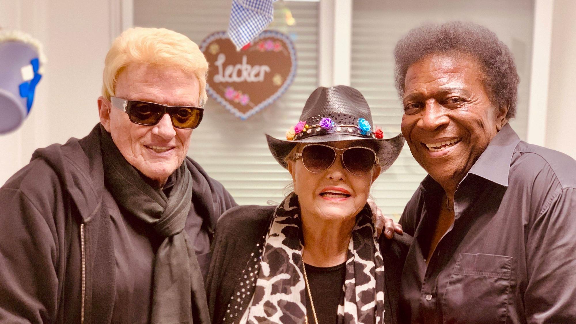 Heino mit seiner mittlerweile verstorbenen Ehefrau Hannelore und Schlagerkollege Roberto Blanco.