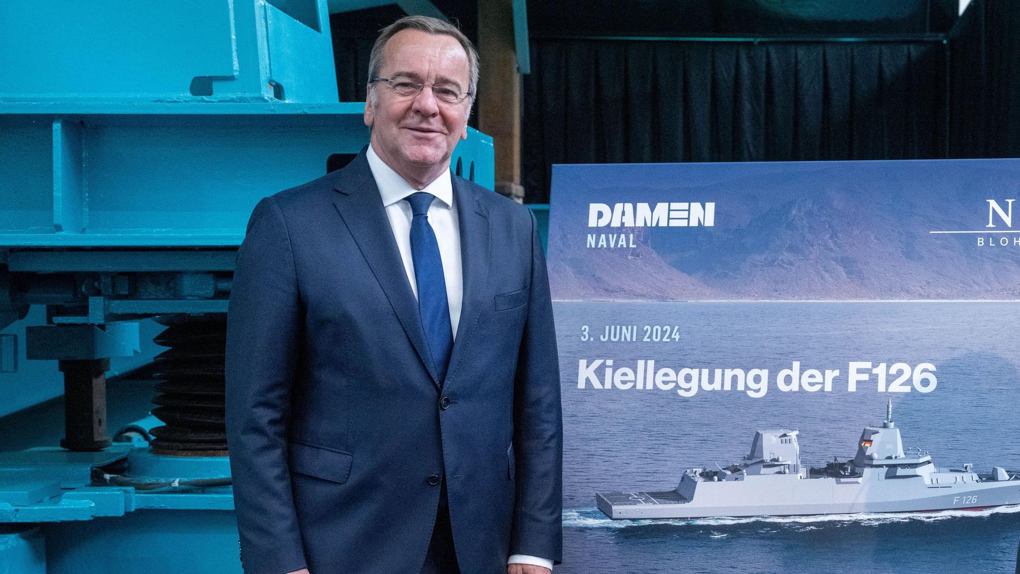 Boris Pistorius (SPD), Bundesverteidigungsminister, spricht zur Kiellegung der Fregatte F126 „Niedersachsen“ auf der Peene-Werft.