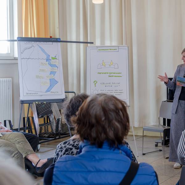 Klima-Genossenschaft informiert in Köln-Dellbrück über Wohn-Perspektiven.