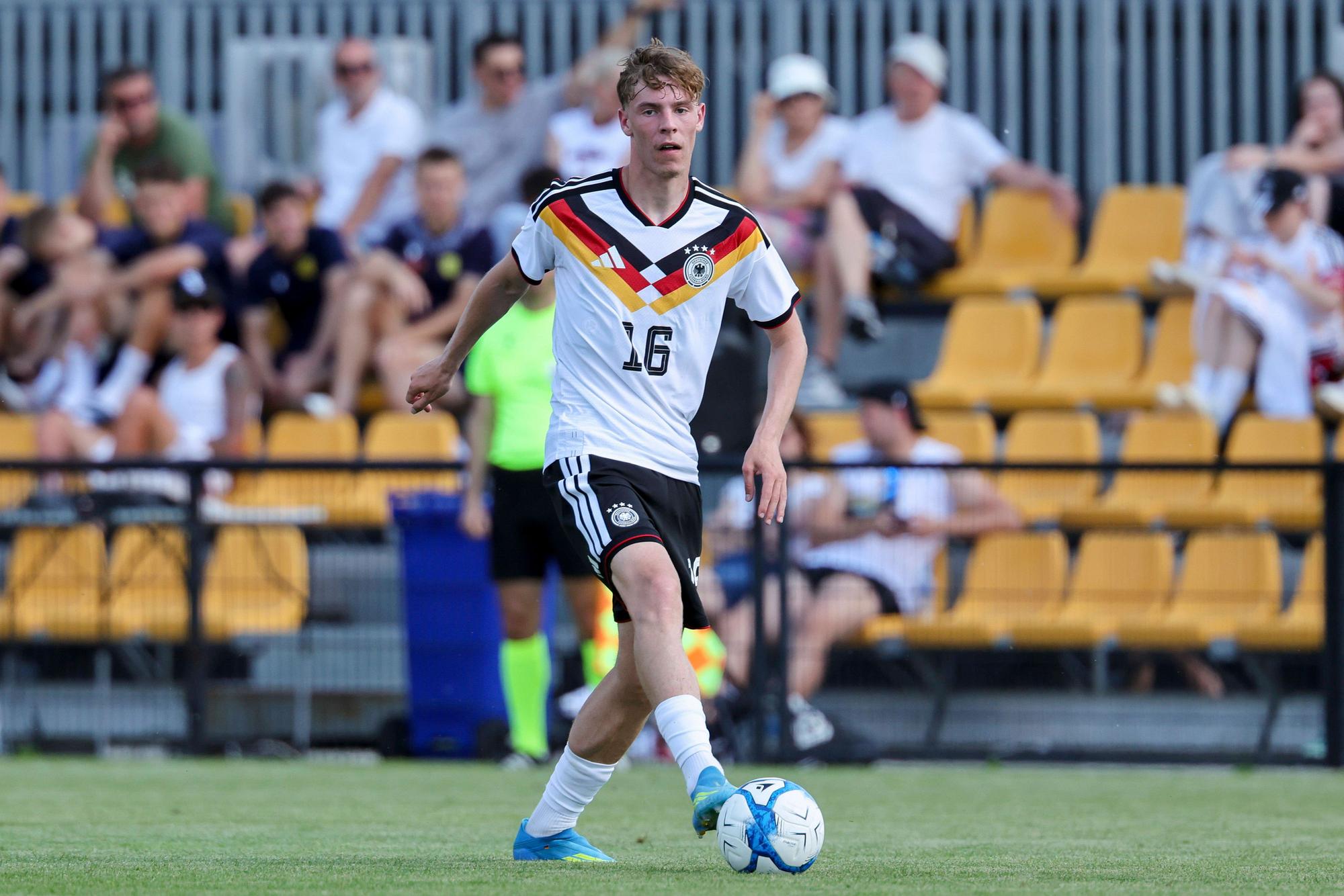 Niklas Swider Germany kontrolliert den Ball, UEFA Under 19 friendly, Slovakia v Germany, MOL Academy am 27. May 2026 in Dunajska Streda, Slowakei. Foto von Marco Steinbrenner/DeFodi Images Niklas Swider Germany controls the ball, UEFA Under 19 friendly, Slovakia v Germany, MOL Academy, May 27, 2026 in Dunajska Streda, Slovakia. Photo by Marco Steinbrenner/DeFodi Images - *** Niklas Swider Germany controls the ball, UEFA Under 19 friendly, Slovakia v Germany, MOL Academy on 27 May 2026 in Dunajska Streda, Slovakia Photo by Marco Steinbrenner DeFodi Images Niklas Swider Germany controls the ball, UEFA Under 19 friendly, Slovakia v Germany, MOL Academy, May 27, 2026 in Dunajska Streda, Slovakia Photo by Marco Steinbrenner DeFodi Images