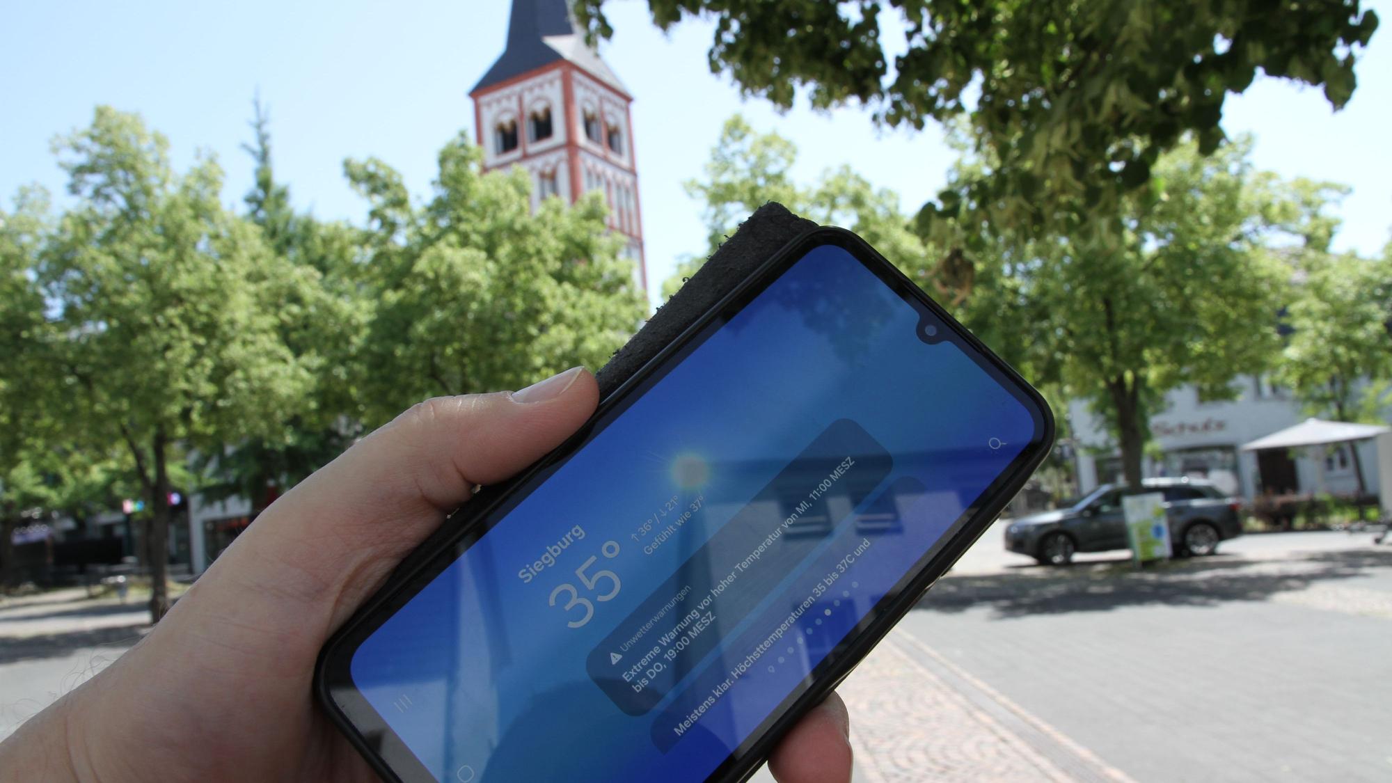 Die Wetter-App meldet für Siegburg auch in den kommenden Tagen heiße Temperaturen von 35 Grad Celsius und mehr.