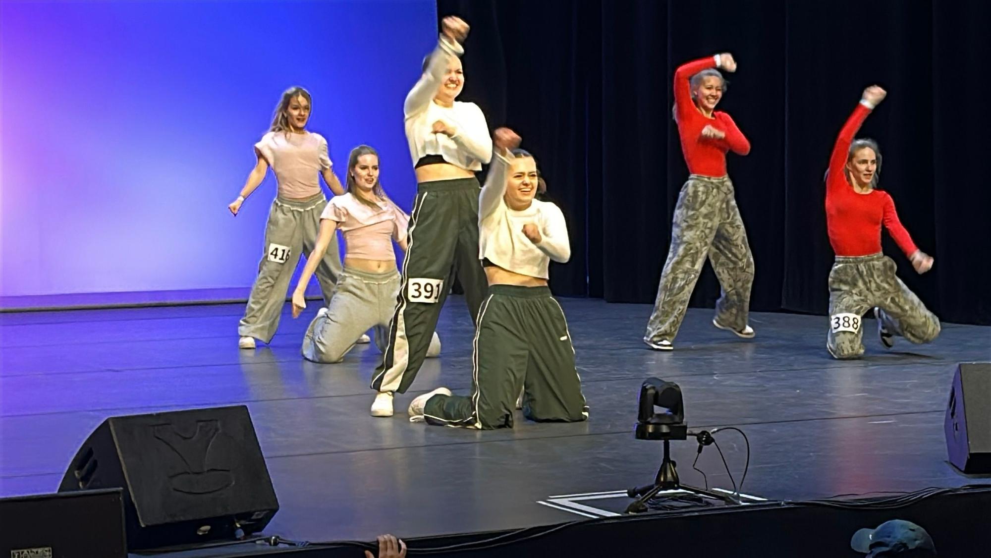 Mit der Startnummer 391 traten Hannah und Svenja Scholz bei der Deutschen Meisterschaft im Hip-Hop an.
