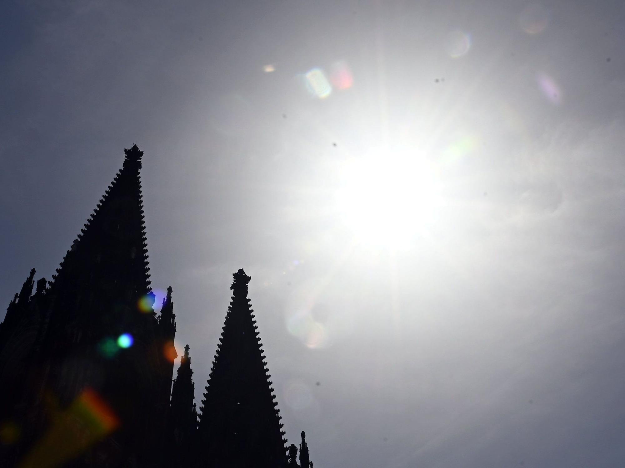 24.06.2026 Köln. Wetter. Sommer 2026. Aktuelles Motiv zur Wettersituation. Heute beginnen mehrere Tage mit großer Hitze, die Meteorologen erwarten über 35°C. Foto: Alexander Schwaiger