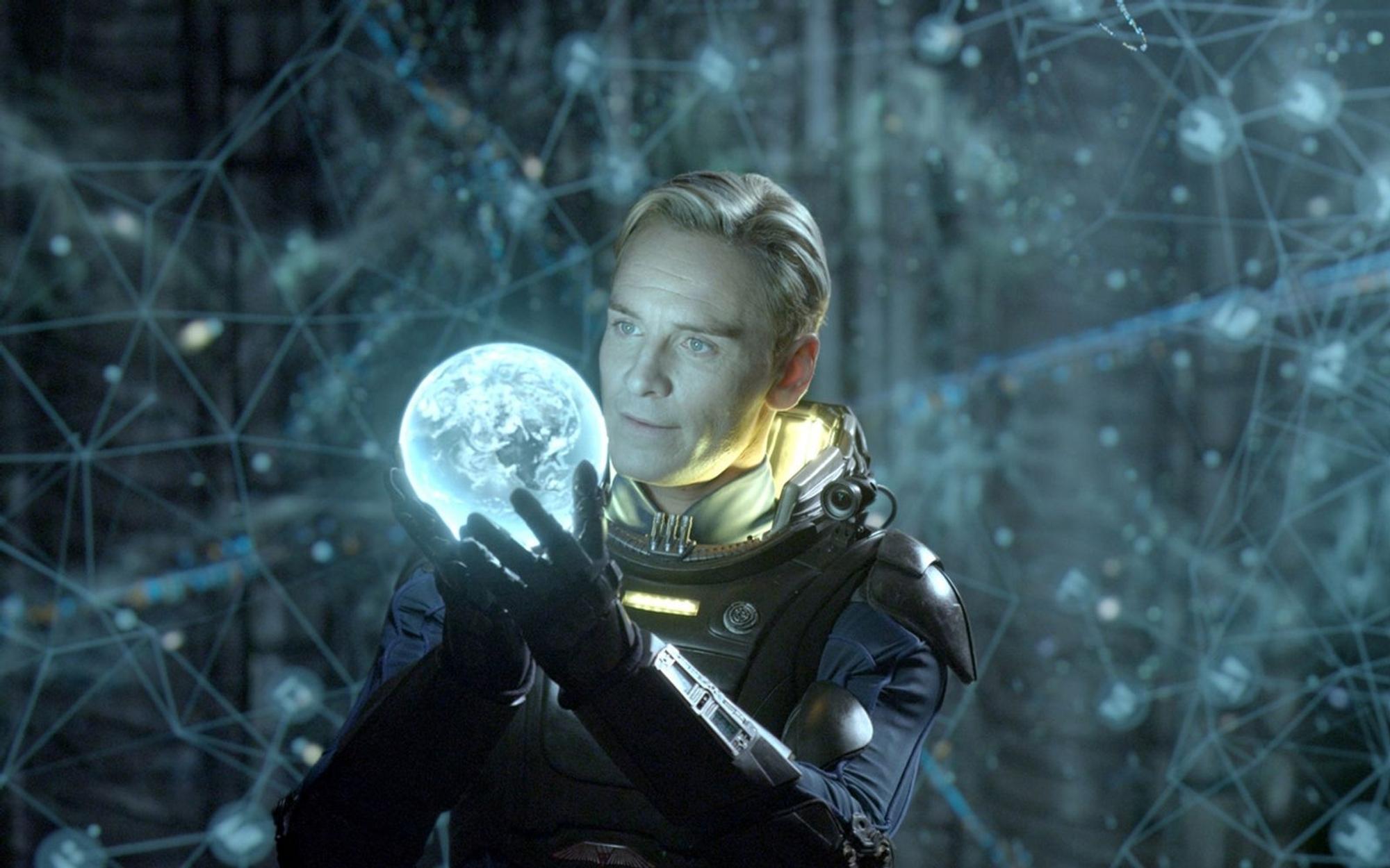 Android David (Michael Fassbender) verfolgt eine eigene Agenda auf dem fernen Planeten. (Bild: 2012 Twentieth Century Fox Film Corporation. All rights reserved.)