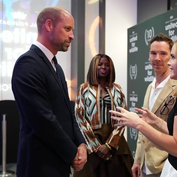 Prinz William trifft Emma Watson (r), Benedict Cumberbatch (M) und die Moderatorin June Sarpong anlässlich seiner Teilnahme an dem wegweisenden Wirtschaftsforum, das im Rahmen der Initiative „United for Wildlife“ der Royal Foundation im Frameless im Zentrum Londons globale Wirtschaftsführer zusammenbringt und den Auftakt zur London Climate Action Week bildet.
