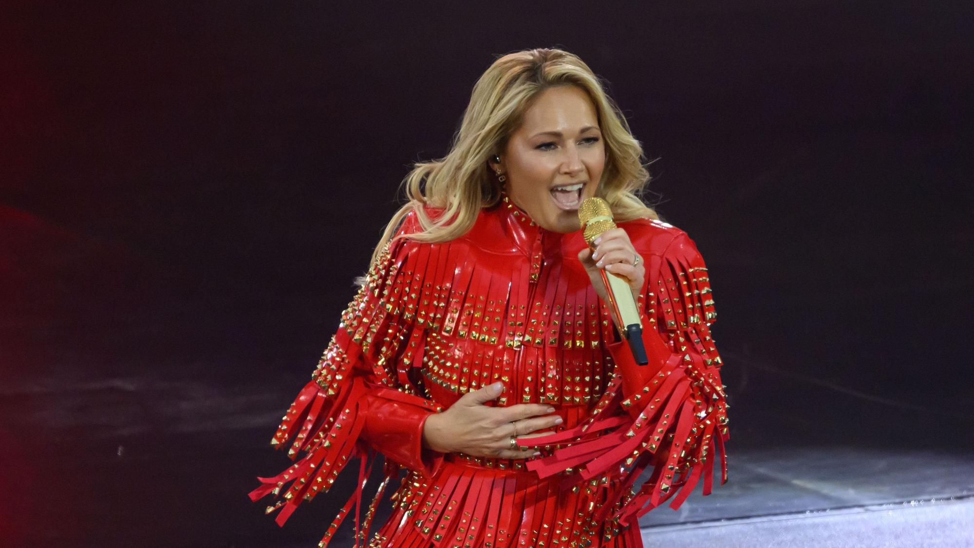 Helene Fischer tritt im Rudolf-Harbig-Stadion beim Auftakt ihrer „360° Stadion Tour 2026“ auf.