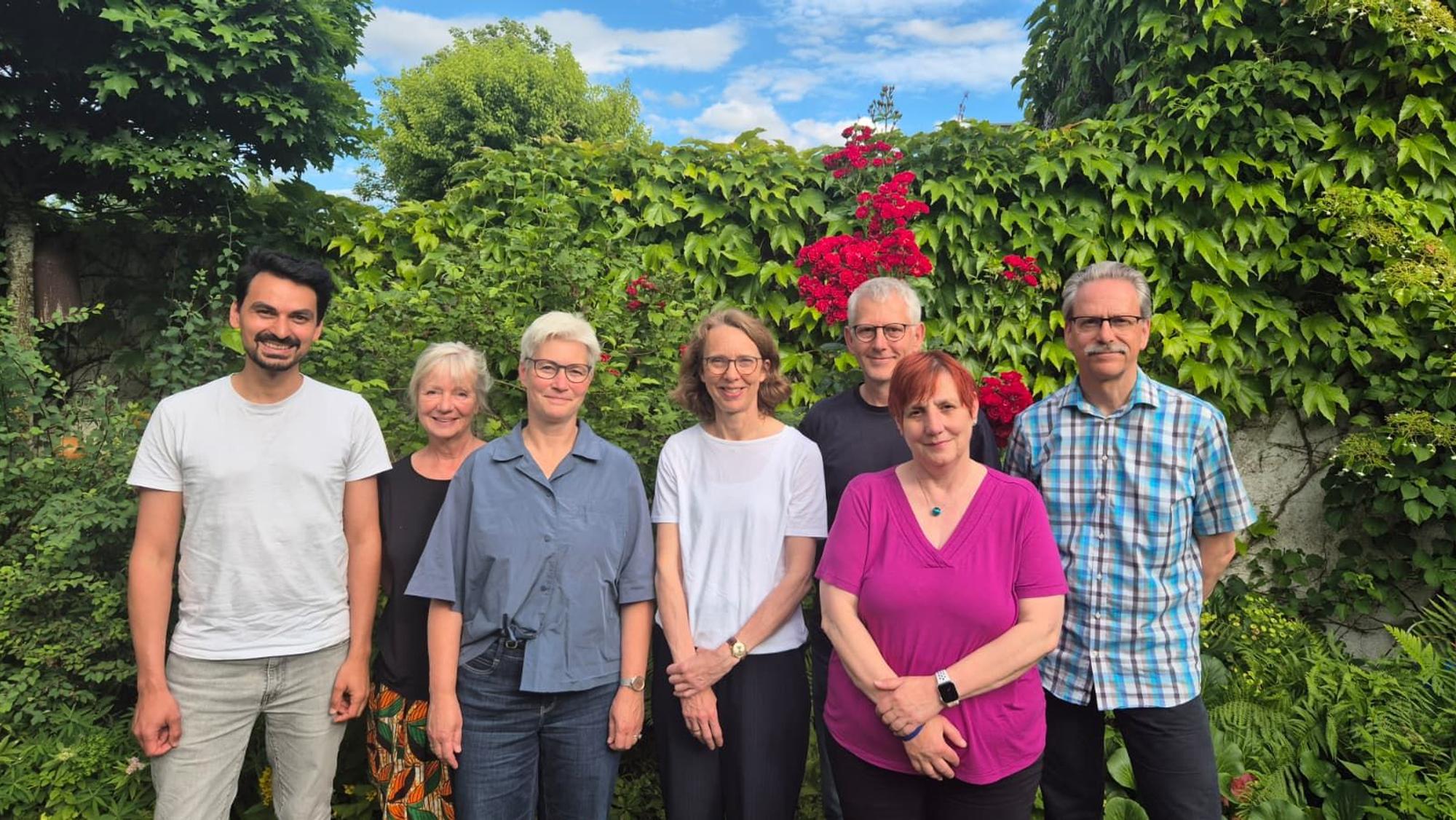 Bürgerinnen und Bürger in Dünnwald und Höhenhaus wollen die Demokratie stärken. Ins Leben gerufen hat die Aktion Rebecca Maier (3. von links).