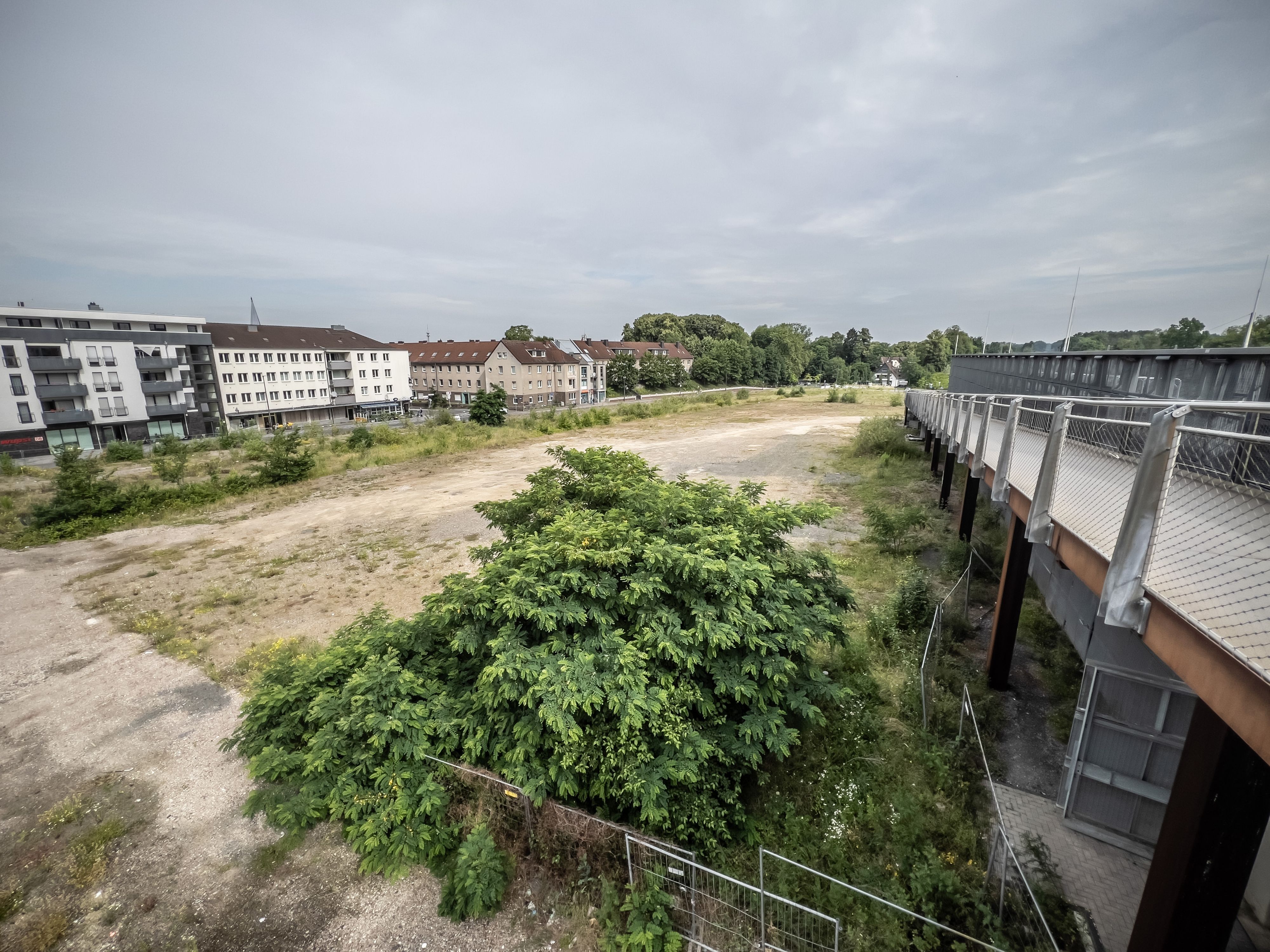 Die Cube Real Estate AG plant mehr Wohnungen im Opladener Bahnhofsquartier, die Politik will aber erst mal abwarten, wie es mit der Insolvenz des Investors weitergeht.