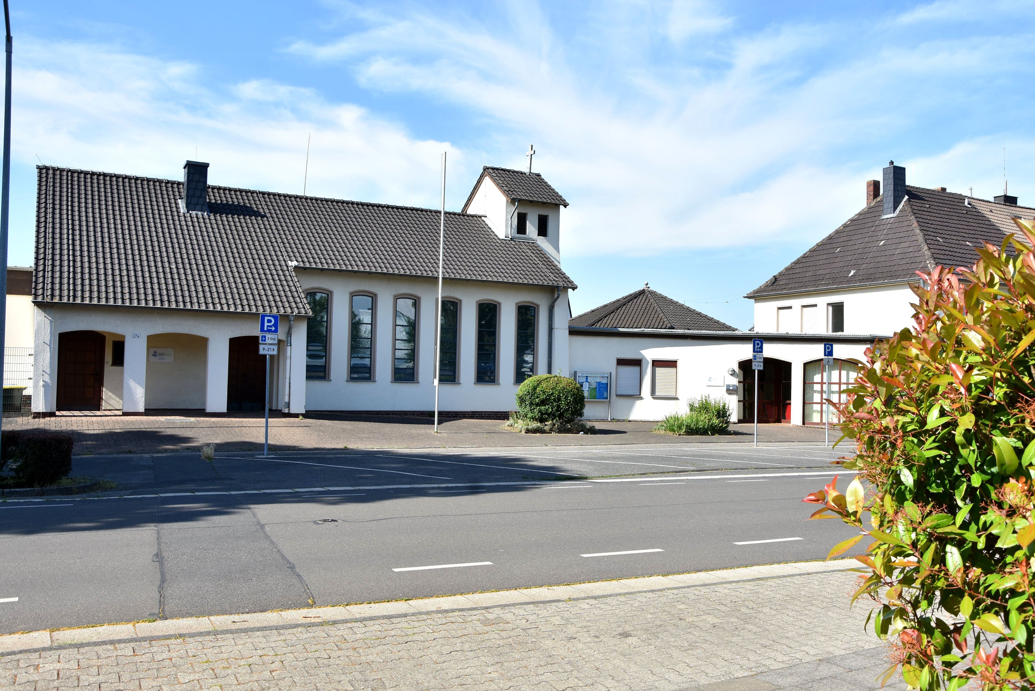 Das Foto zeigt eine Kirche.