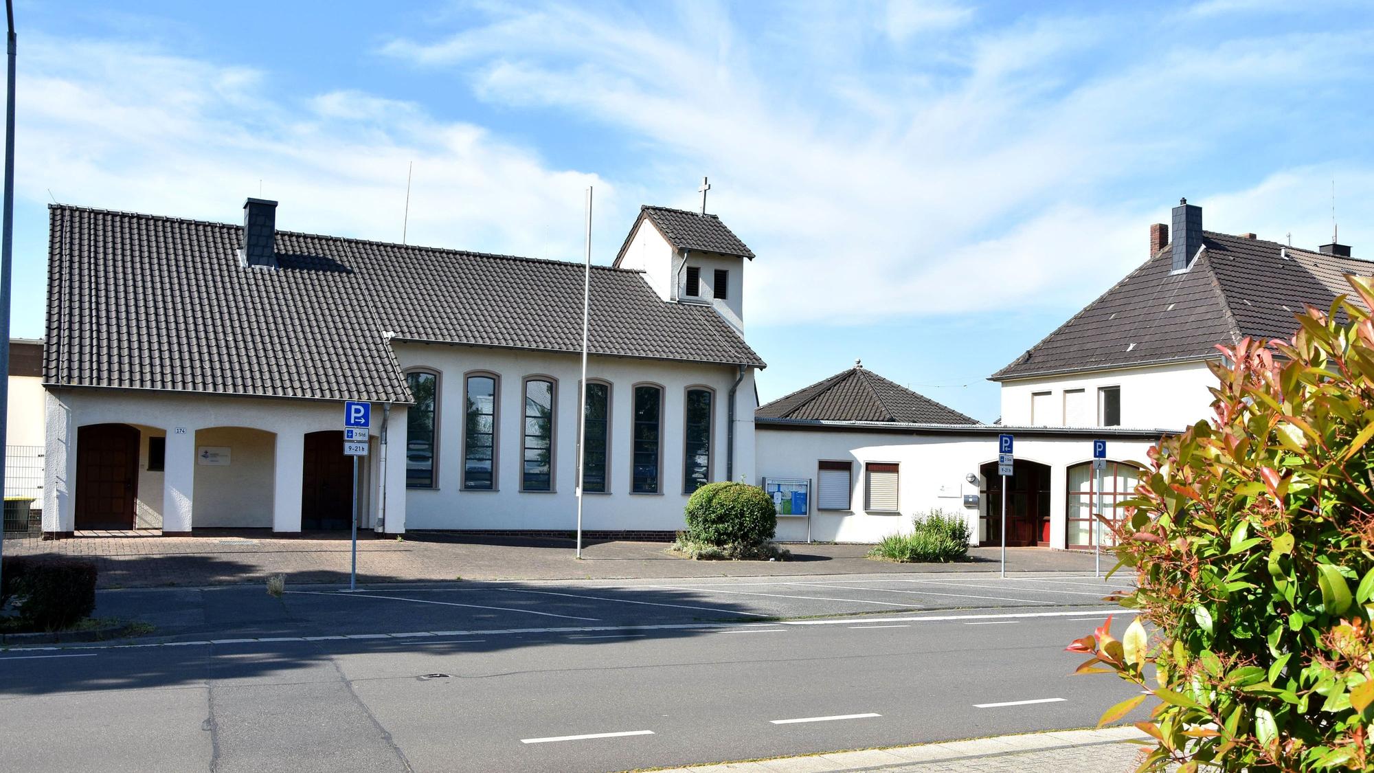 Das Foto zeigt eine Kirche.