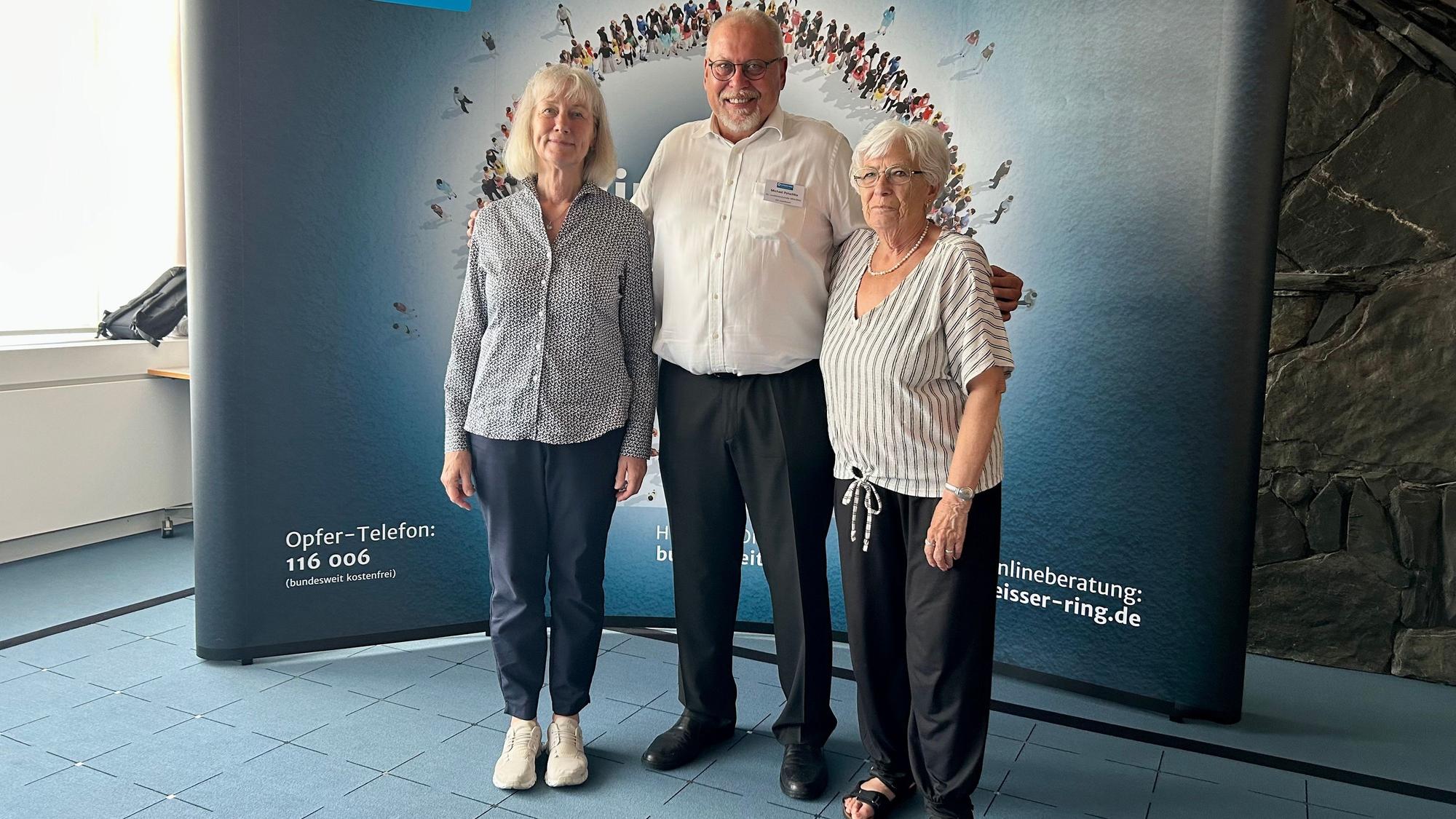 Dagmar Drösser (v. l.), Michael Potschka und Marion Paufler gehören zum Team der Leverkusener Außenstelle des „Weissen Rings“.
