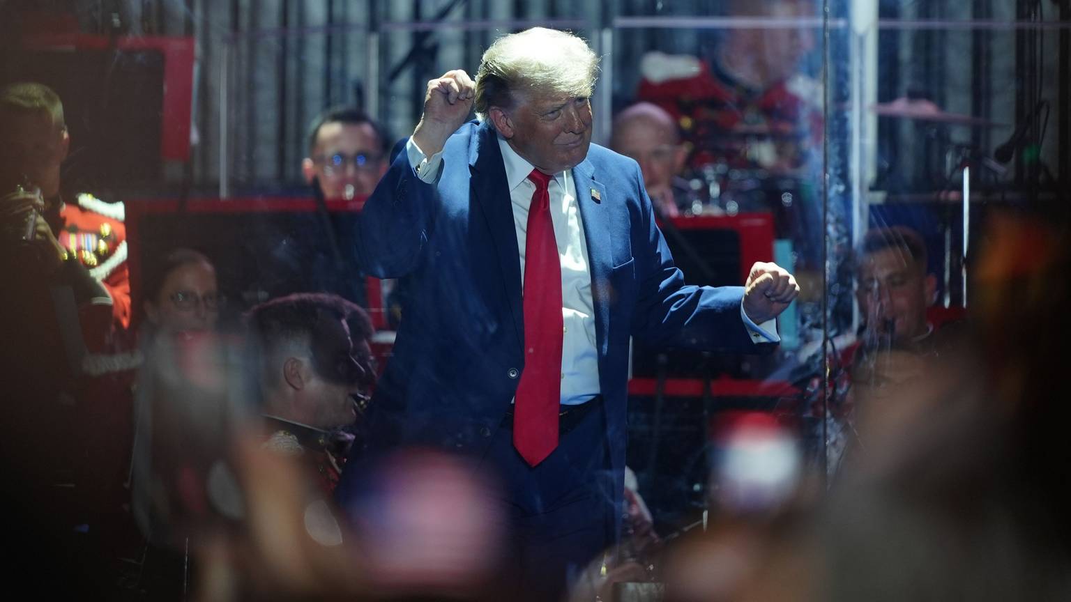 US-Präsident Donald Trump tanzt nach seiner Rede zur Eröffnung der „Great American State Fair“ auf der National Mall.