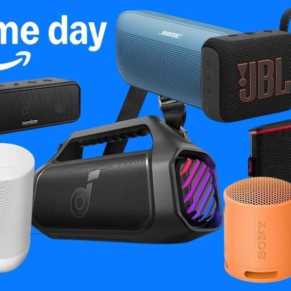 Auswahl an tragbaren Bluetooth-Lautsprechern verschiedener Hersteller (Soundcore, Bose, JBL, Teufel, Sony) vor blauem Hintergrund, mit Amazon-Prime-Day-Branding.