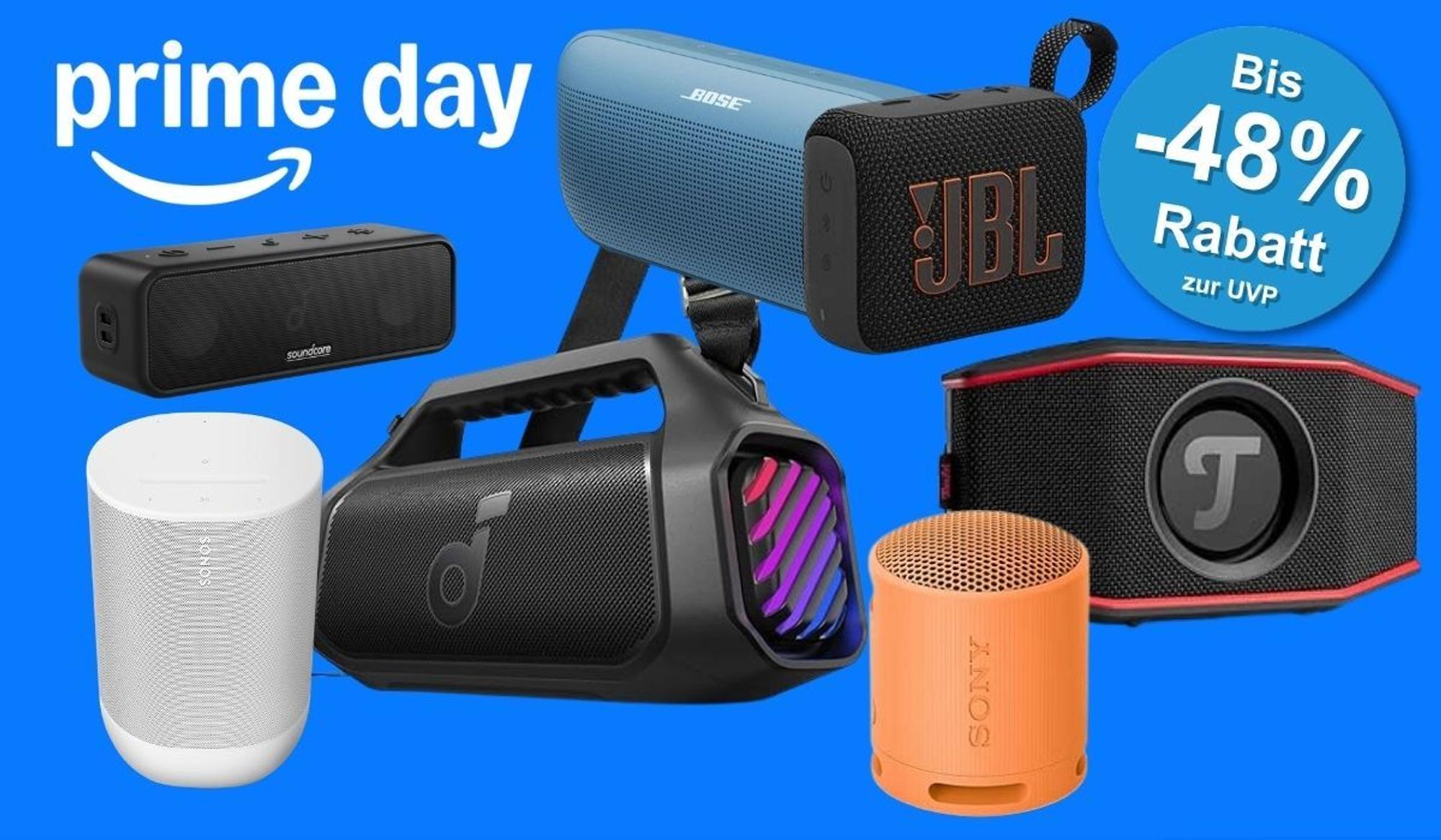 Auswahl an tragbaren Bluetooth-Lautsprechern verschiedener Hersteller (Soundcore, Bose, JBL, Teufel, Sony) vor blauem Hintergrund, mit Amazon-Prime-Day-Branding.